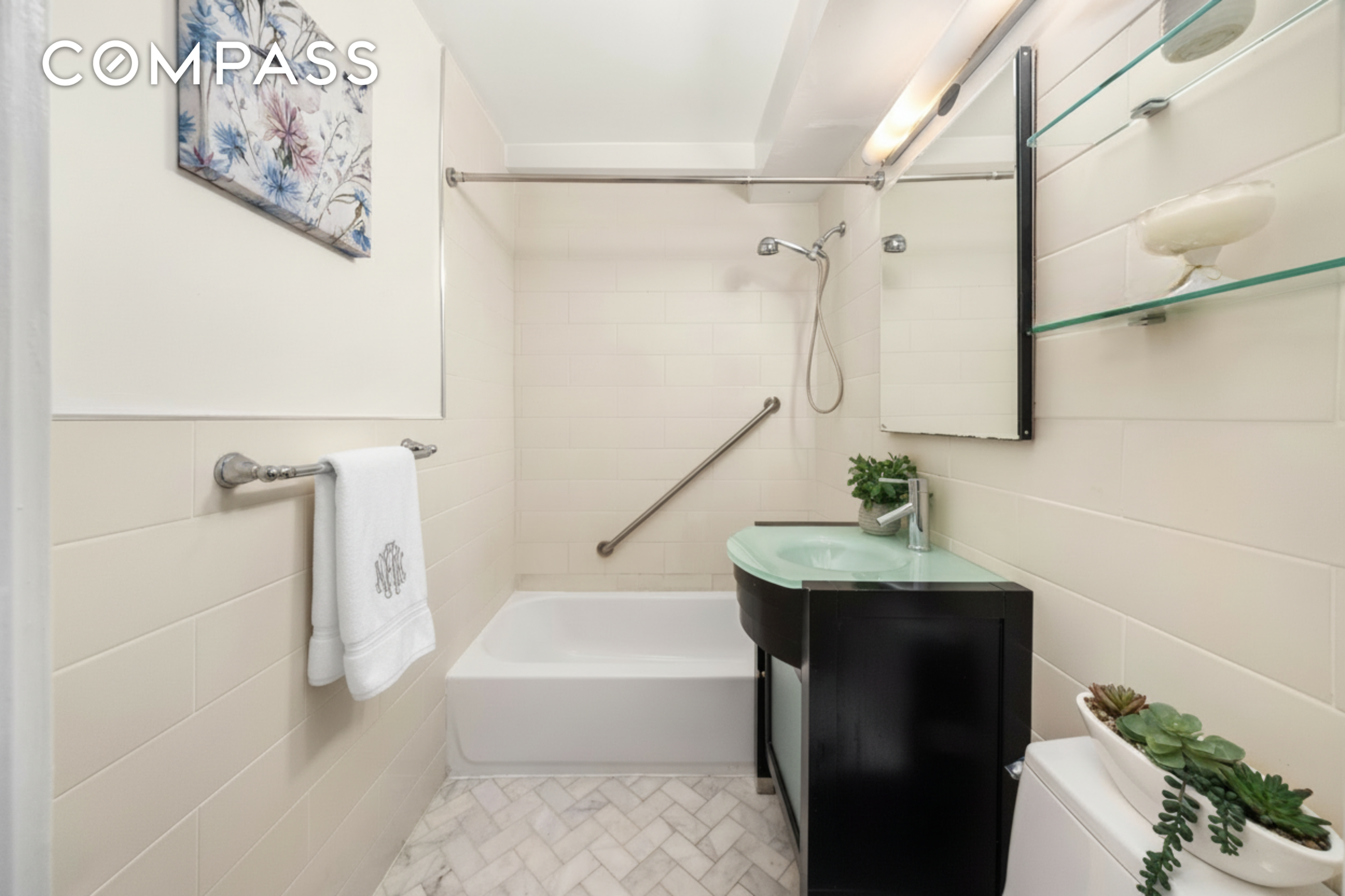 #8 photo, 233 E 70th Street, Lenox Hill , NY 10021