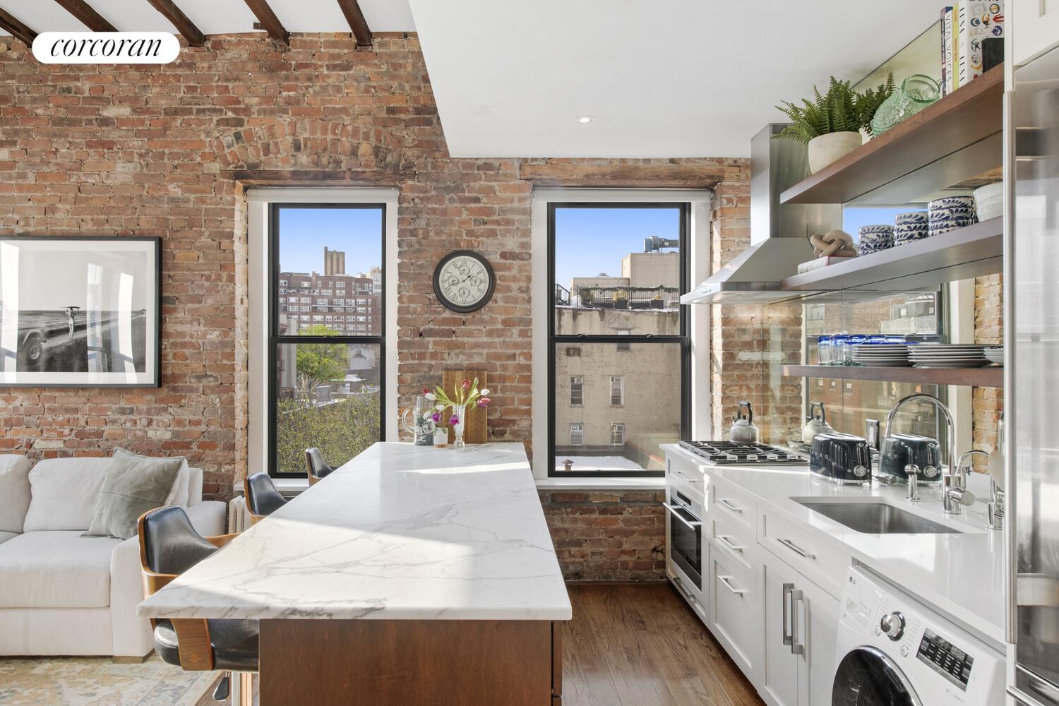 #5 photo, 124 THOMPSON Street, SoHo , NY 10012