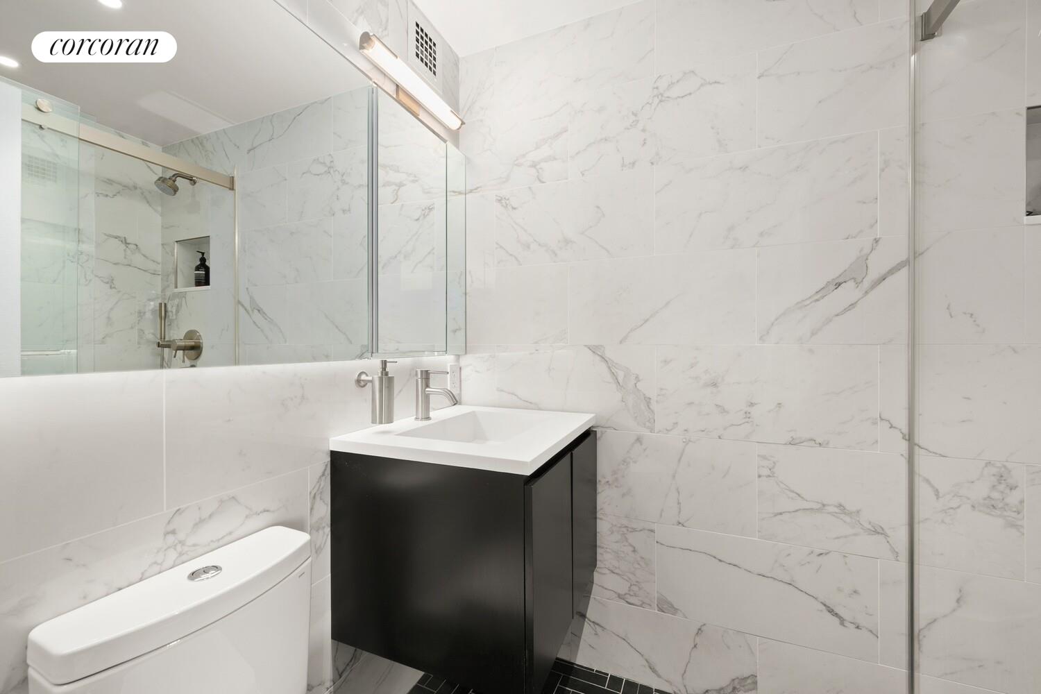 #9 photo, 115 E 9TH Street, ম্যানহাটন East Village , NY 10003