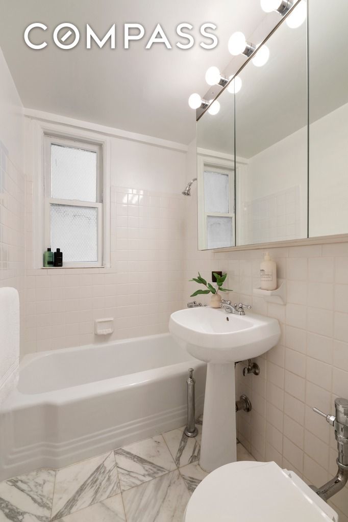 #7 photo, 251 W 74th Street, ম্যানহাটন Upper West Side , NY 10023