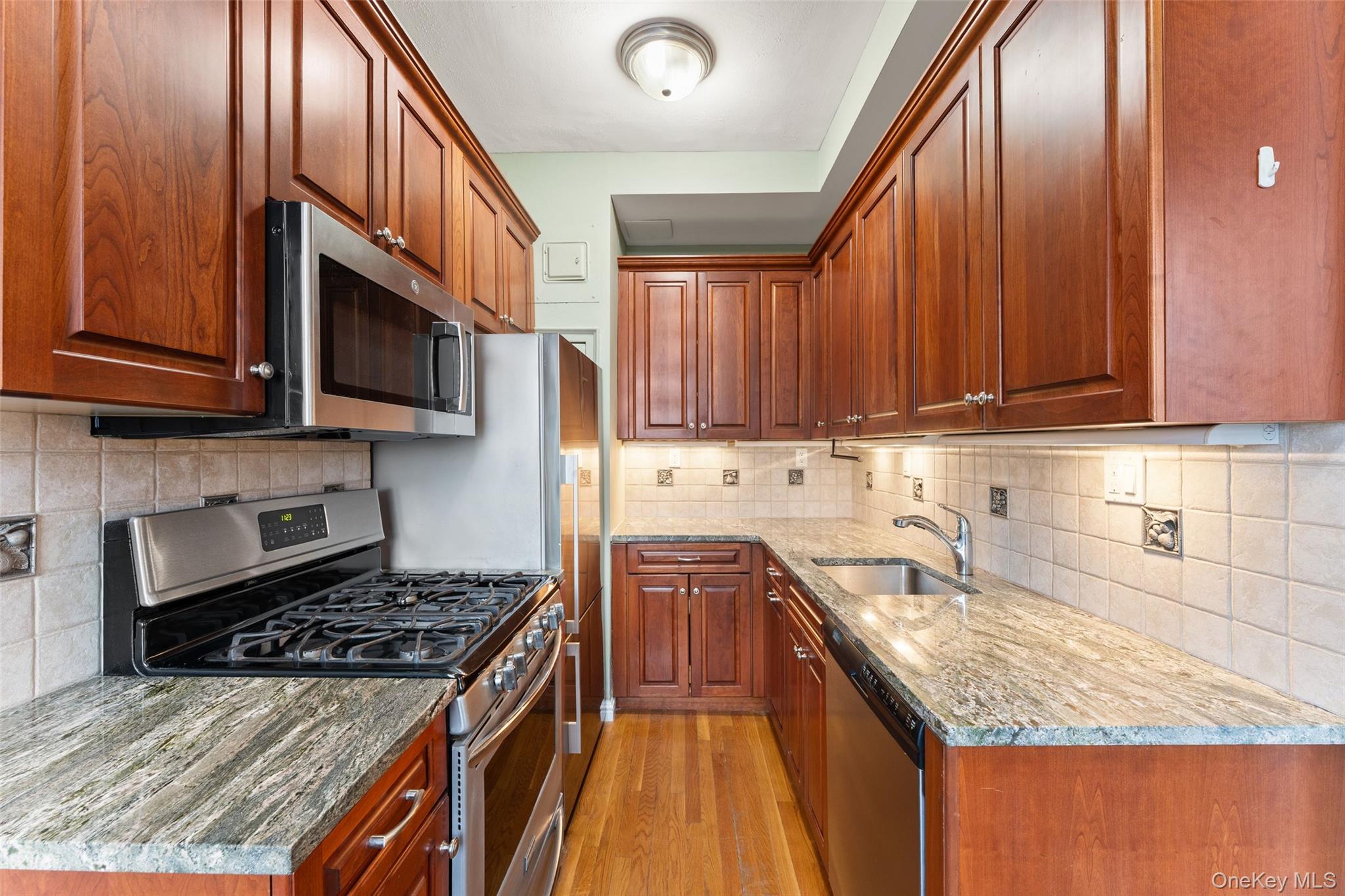 #4 photo, 14 N Chatsworth Avenue, Larchmont , NY 10538