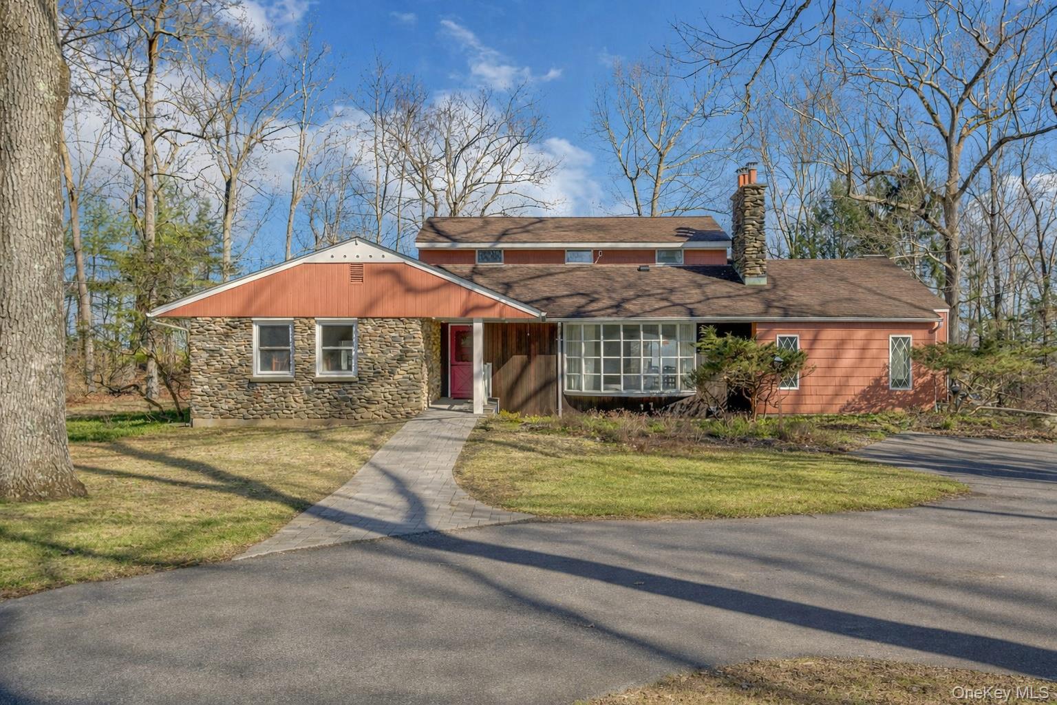 #1 photo, 16 Young Road, 뉴욕주 Katonah , NY 10536