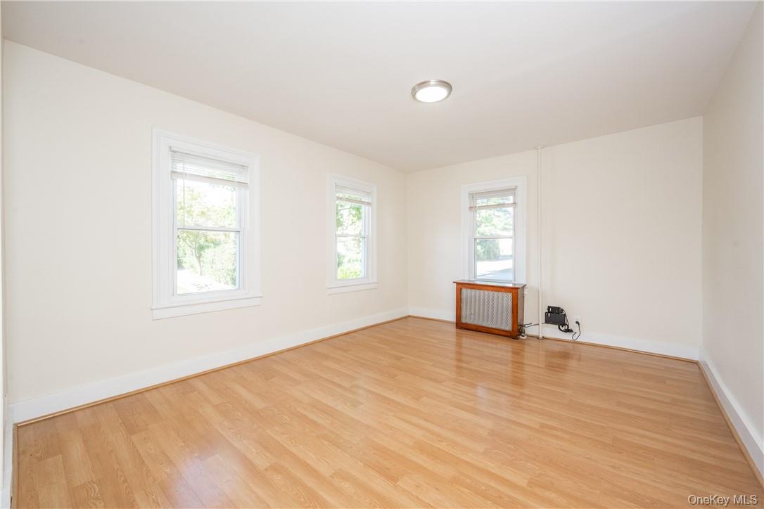 #9 photo, 27 New Street, Eastchester , NY 10709