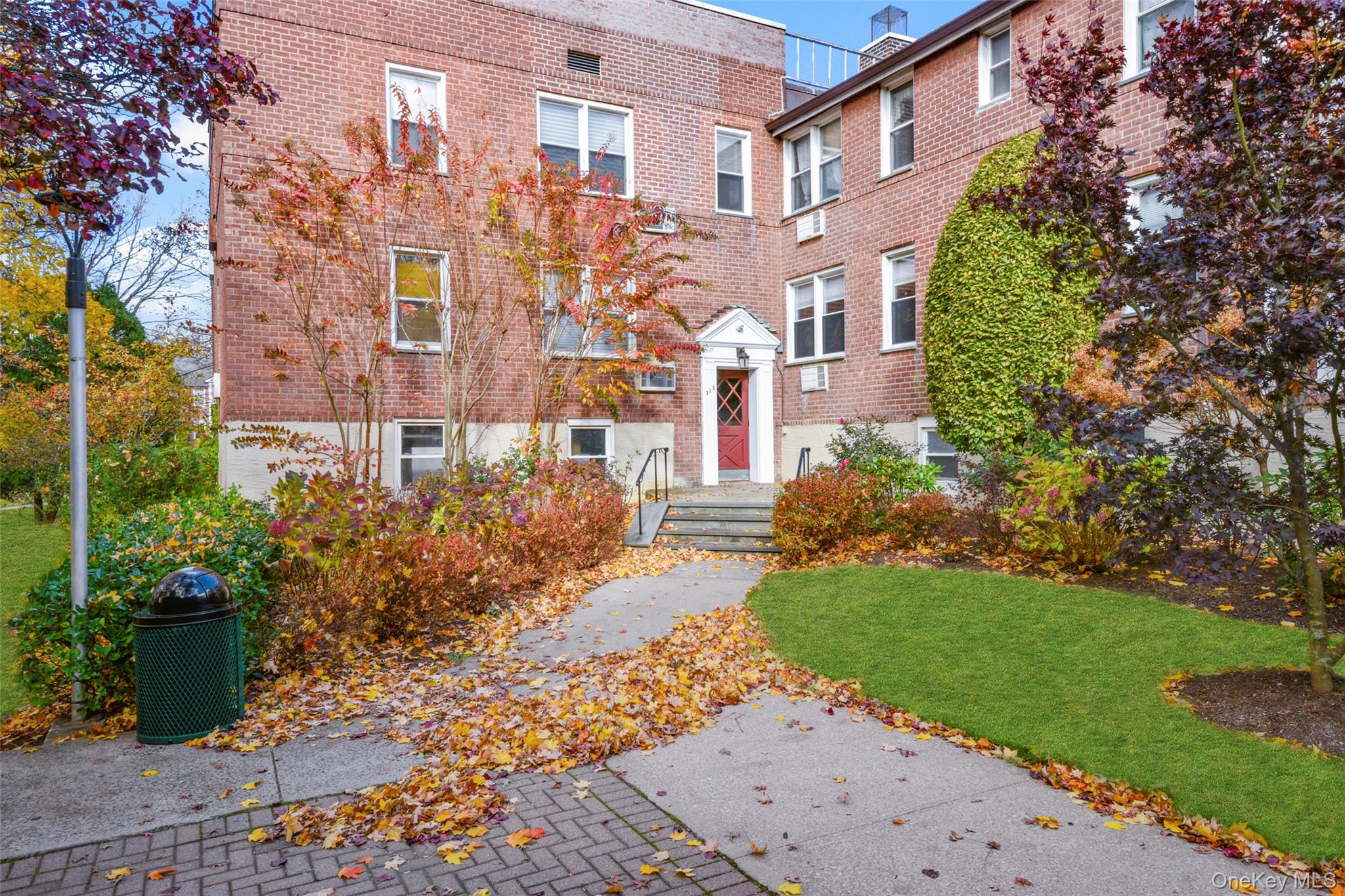 #3 photo, 315 Palmer Terrace, Mamaroneck , NY 10543