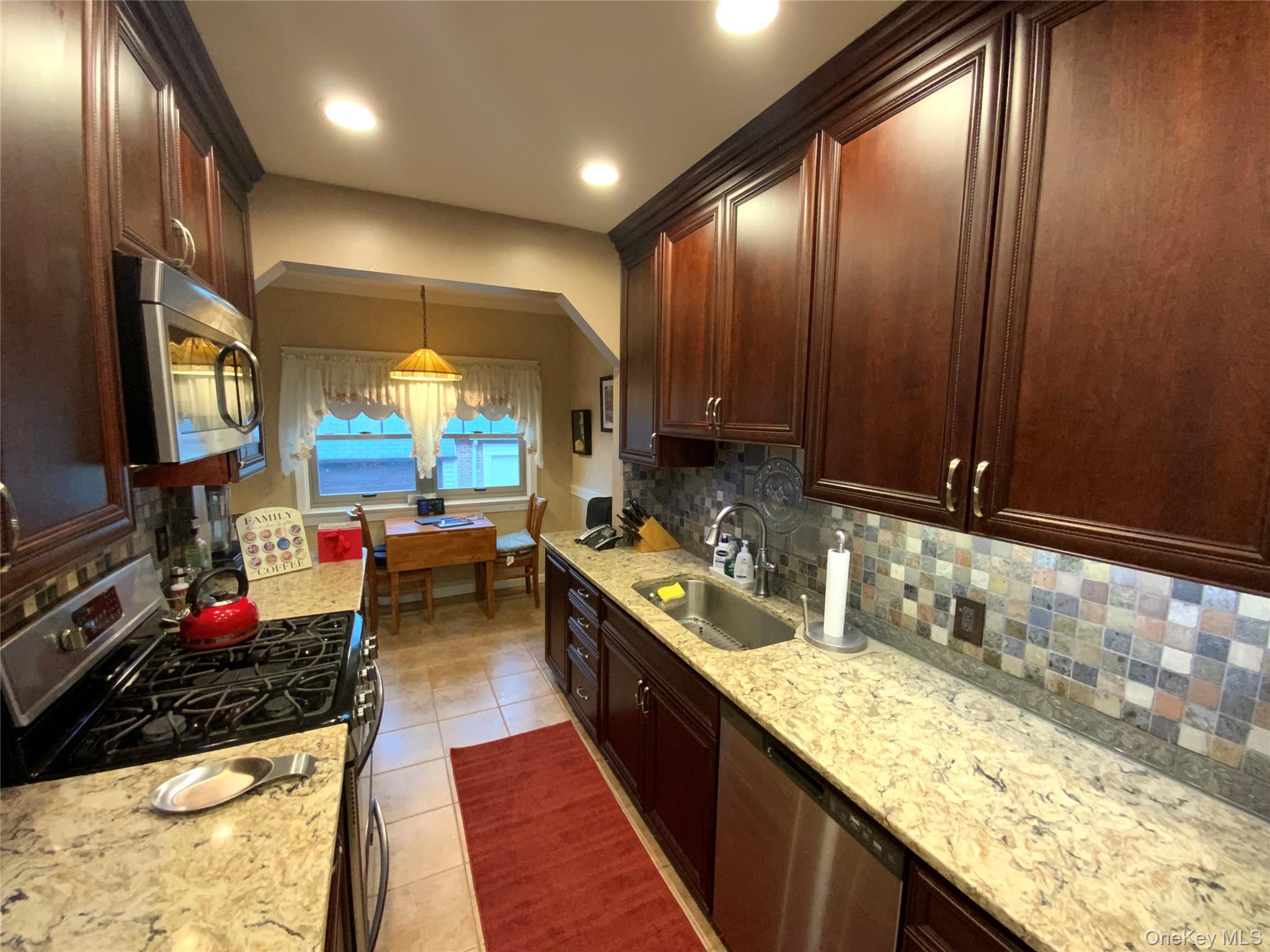 #8 photo, 4705 189th Street, קווינס Flushing , NY 11358