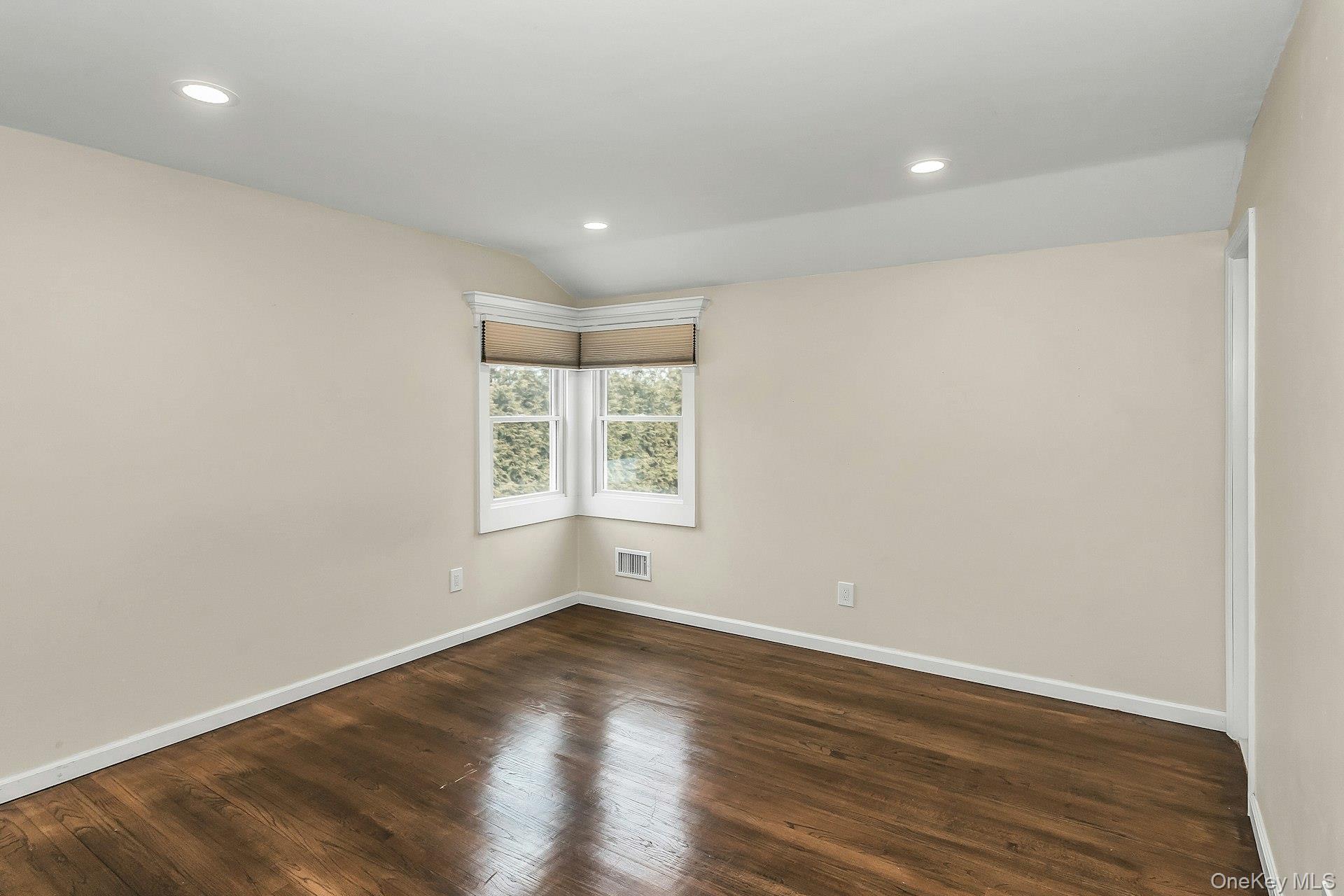 #13 photo, 5 Nita Street, East Northport , NY 11731