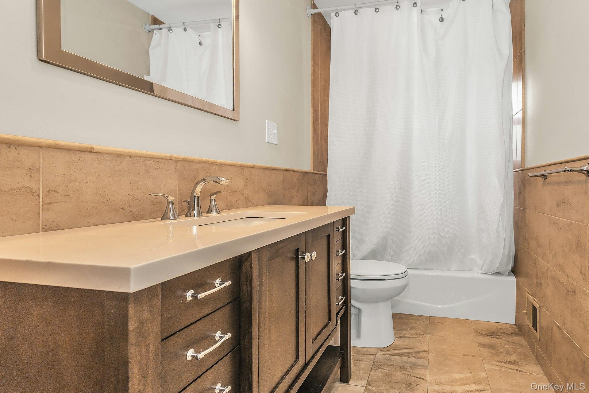 #19 photo, 5 Nita Street, East Northport , NY 11731