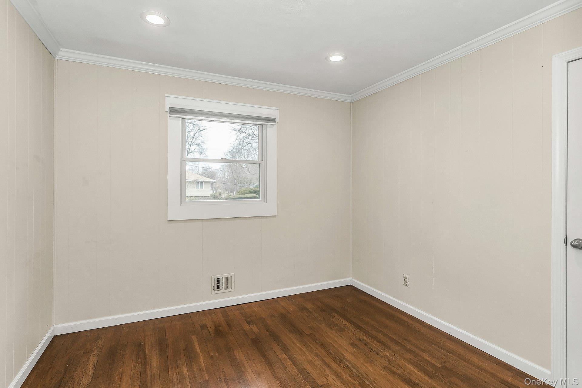 #20 photo, 5 Nita Street, East Northport , NY 11731