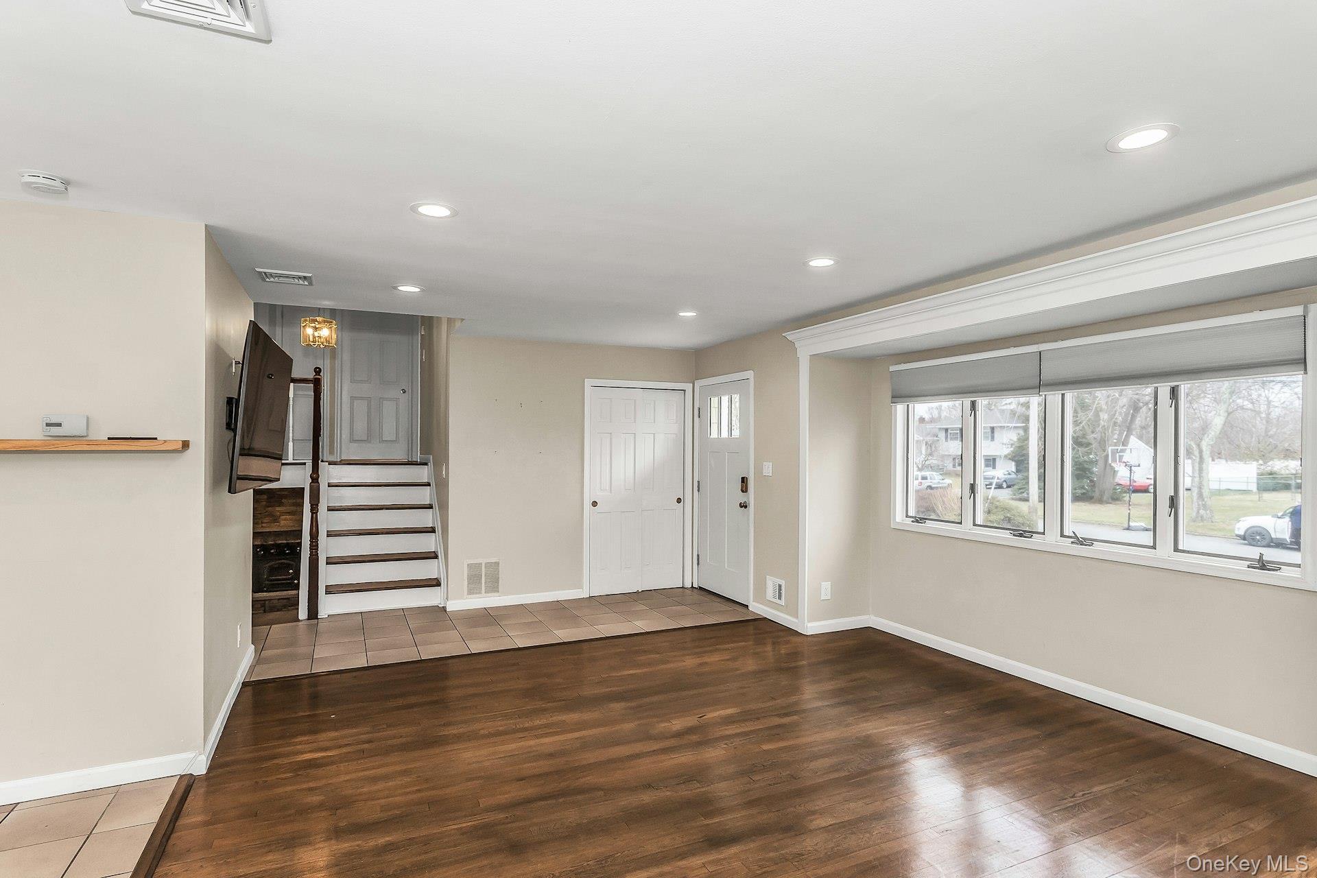 #6 photo, 5 Nita Street, East Northport , NY 11731