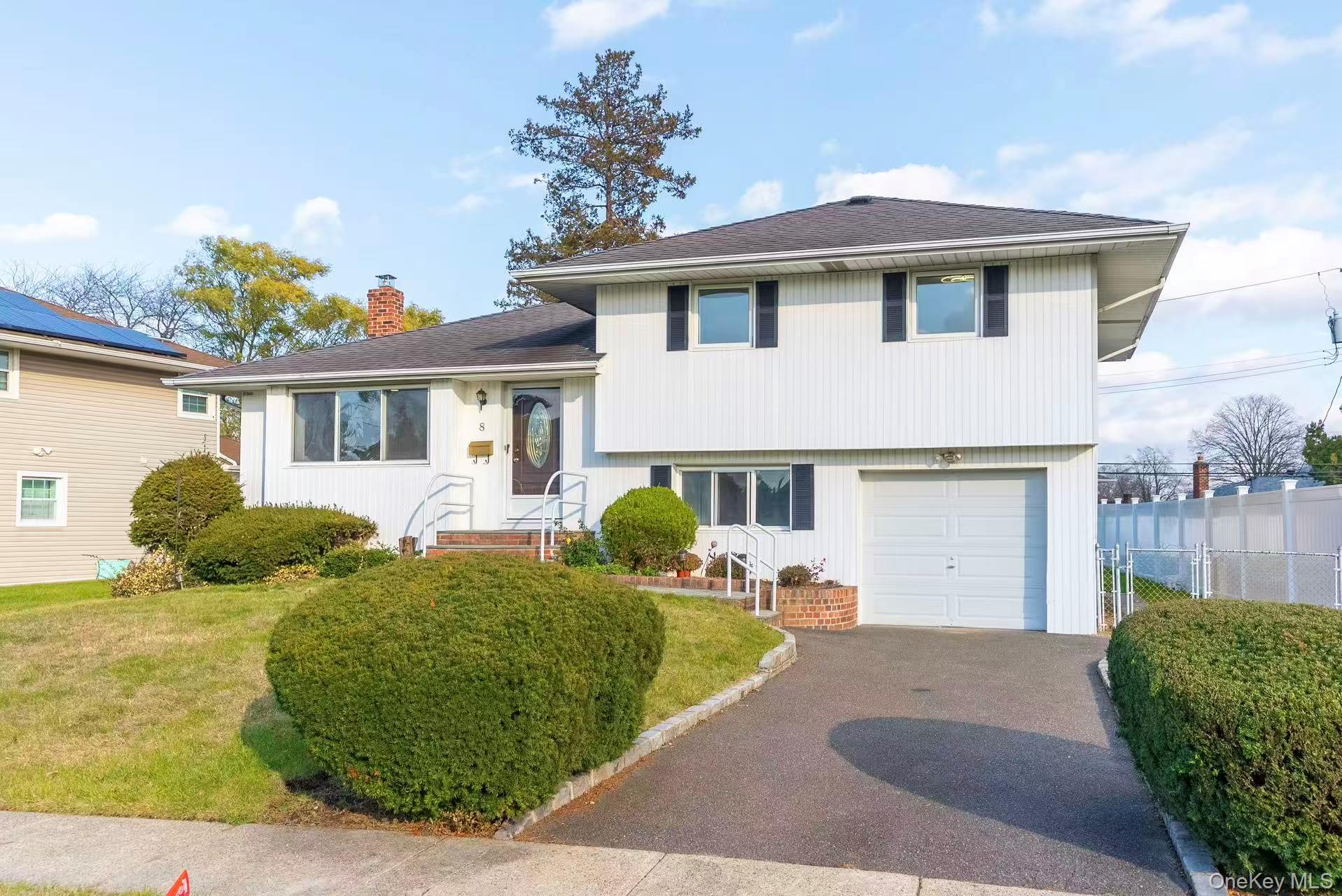 #1 photo, 8 Spector Lane, 롱 아일랜드 Plainview , NY 11803