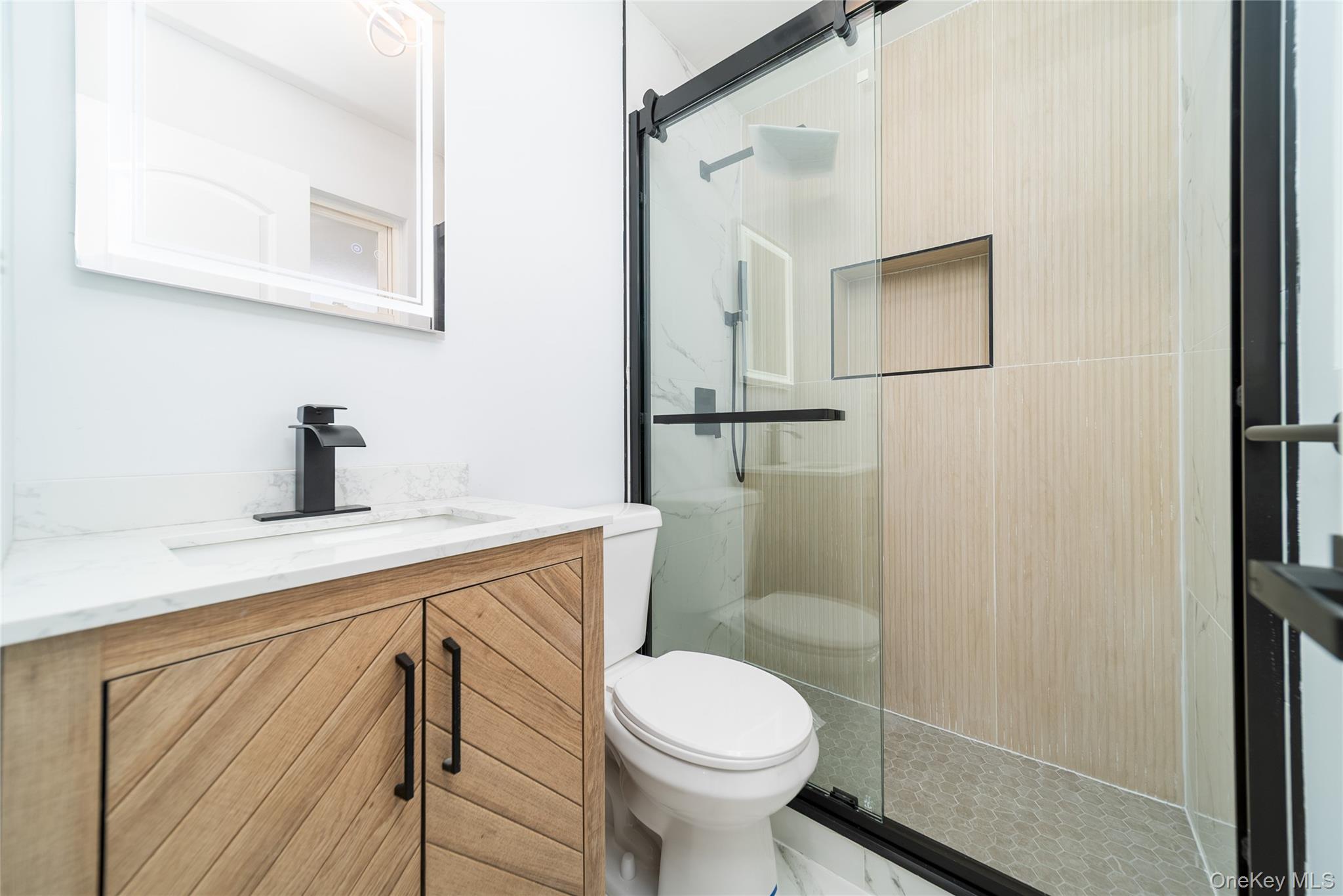 #11 photo, 8 Spector Lane, 롱 아일랜드 Plainview , NY 11803