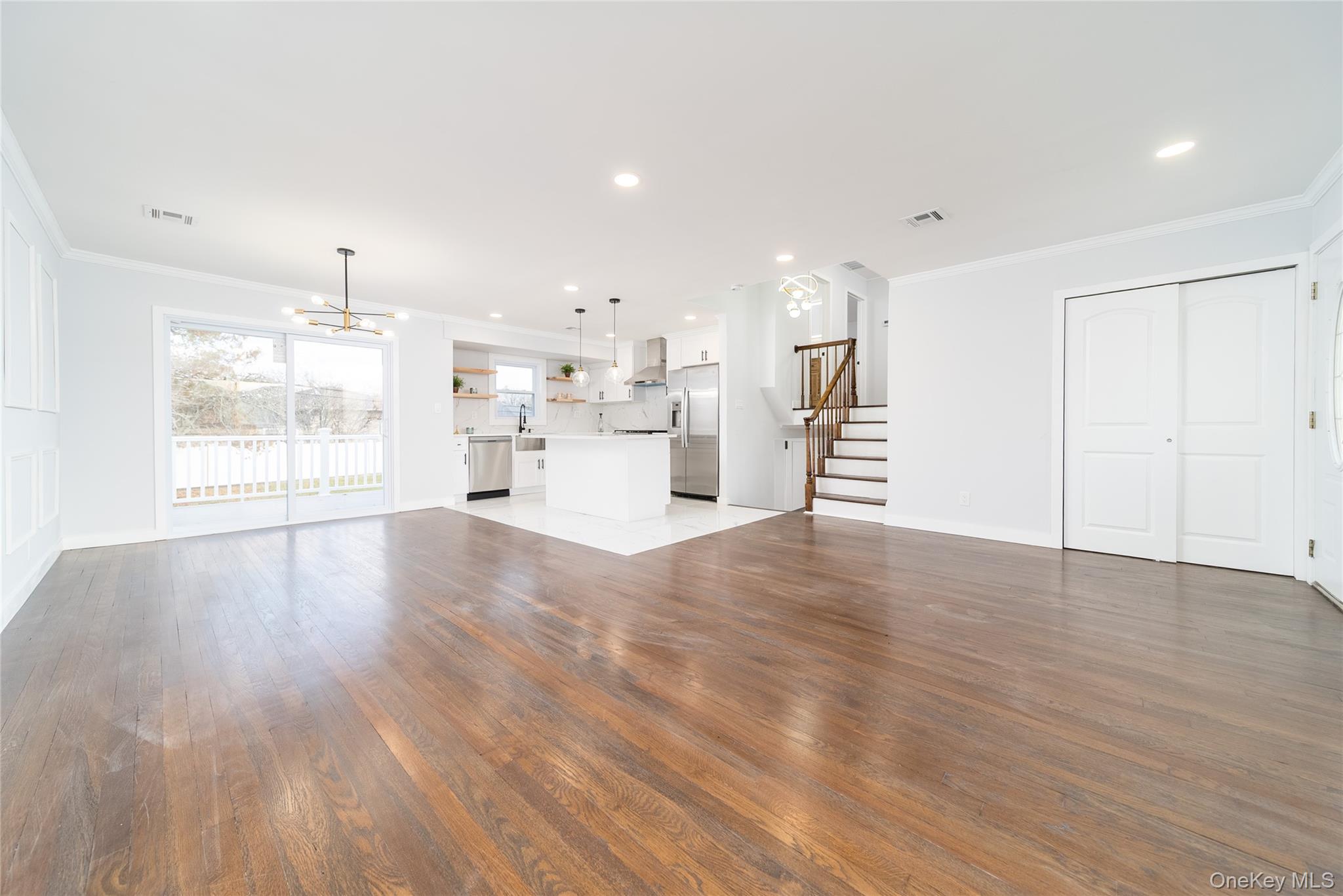 #2 photo, 8 Spector Lane, 롱 아일랜드 Plainview , NY 11803