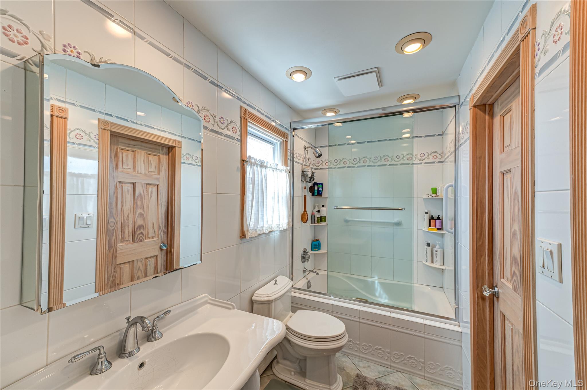 #16 photo, 6 Roman Court, সাফোক কাউন্টি Lake Grove , NY 11755