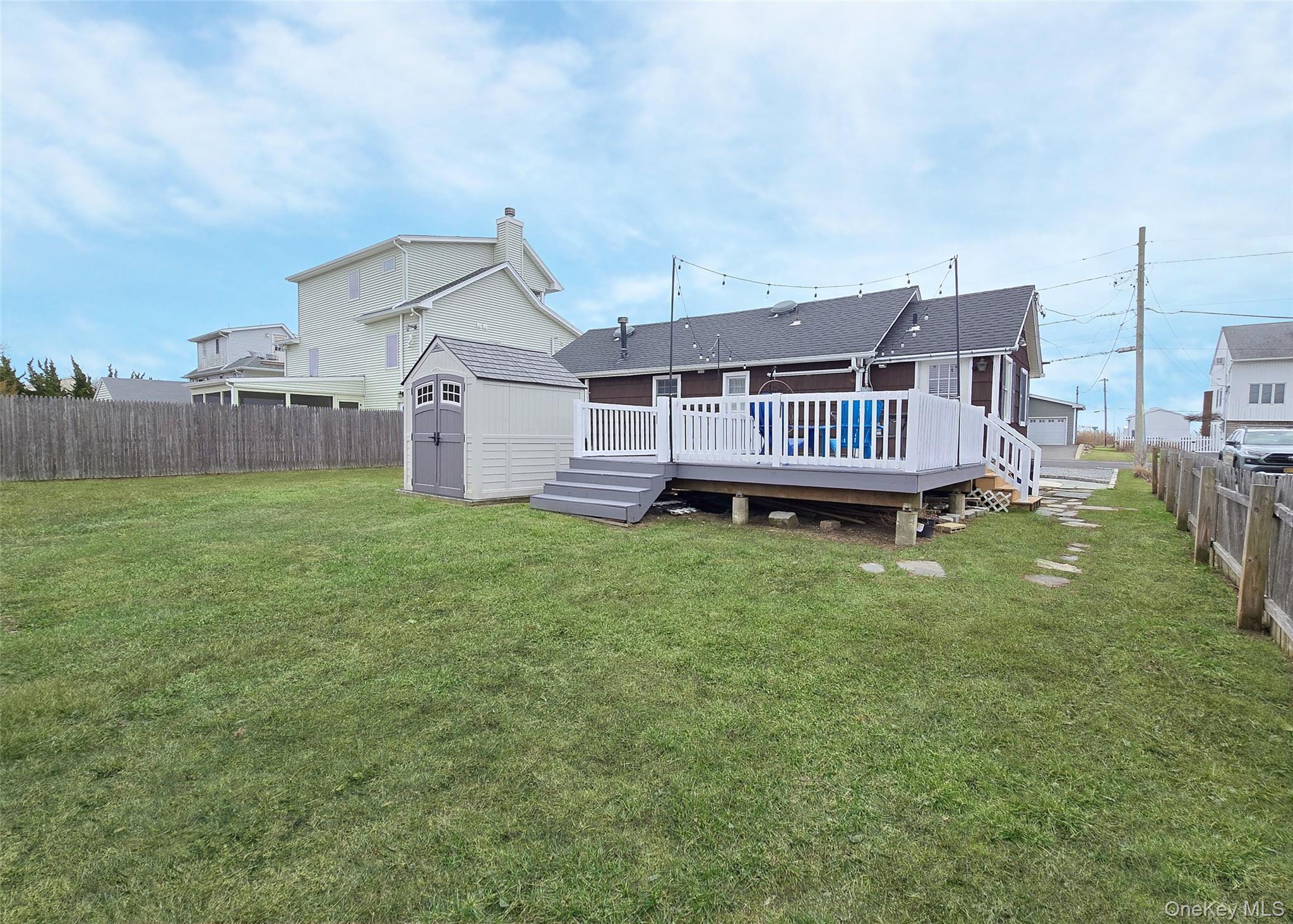 #11 photo, 19 Kent Place, সাফোক কাউন্টি Amityville , NY 11701