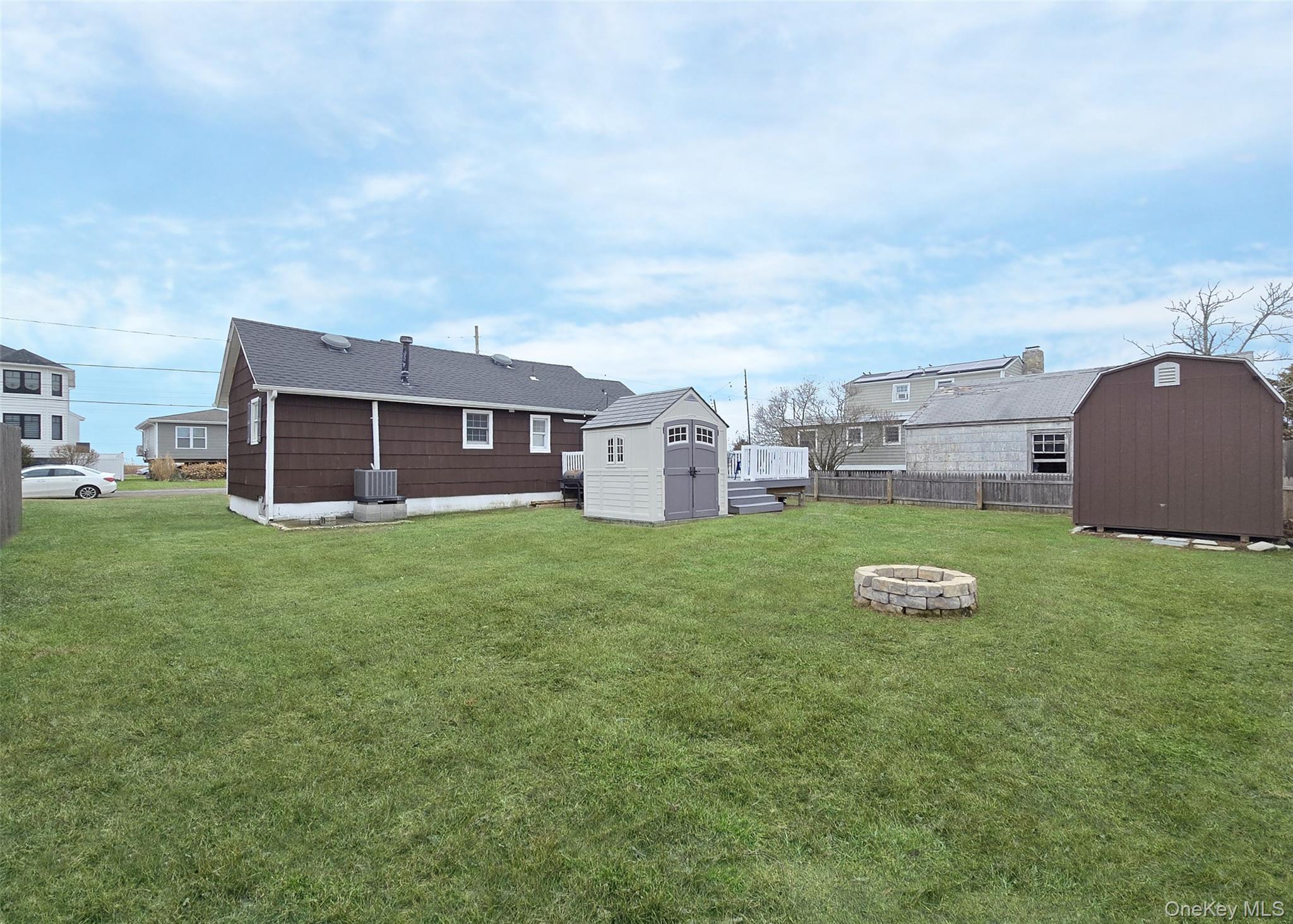 #12 photo, 19 Kent Place, সাফোক কাউন্টি Amityville , NY 11701