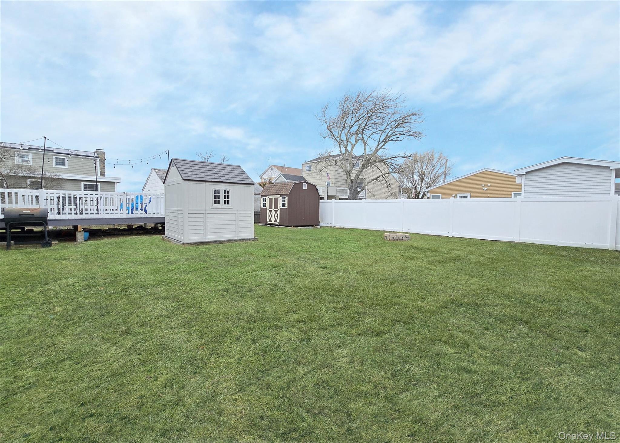 #13 photo, 19 Kent Place, সাফোক কাউন্টি Amityville , NY 11701