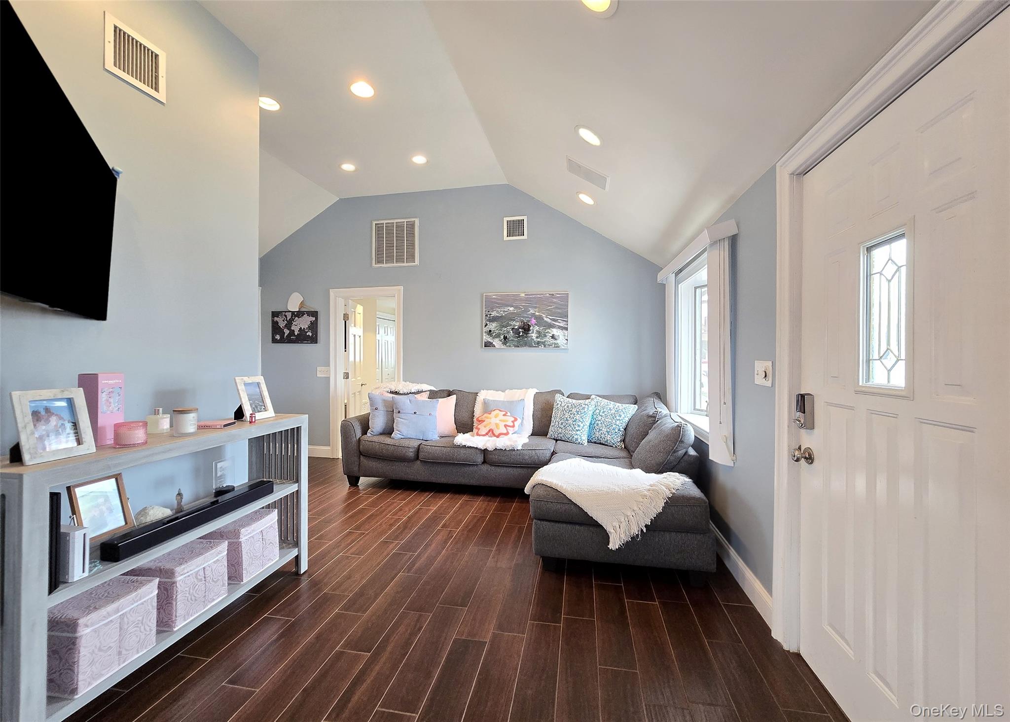 #3 photo, 19 Kent Place, সাফোক কাউন্টি Amityville , NY 11701