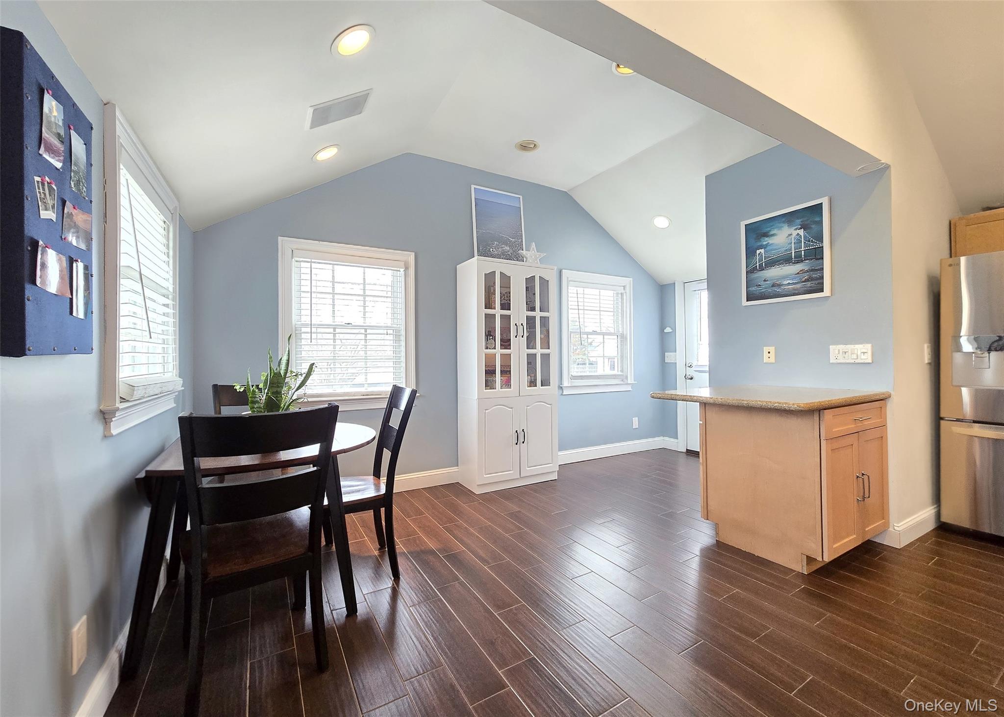 #5 photo, 19 Kent Place, সাফোক কাউন্টি Amityville , NY 11701