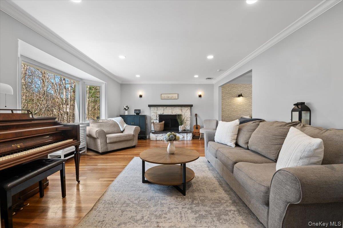 #4 photo, 16 Ingold Drive, সাফোক কাউন্টি Dix Hills , NY 11746