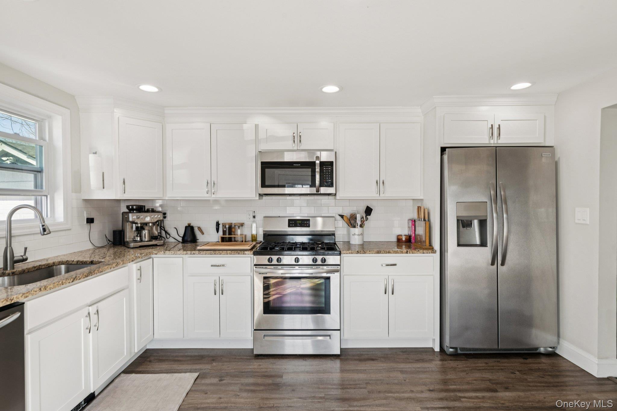 #12 photo, 72 Waverly Avenue, सफ़ोक काउंटी Patchogue , NY 11772