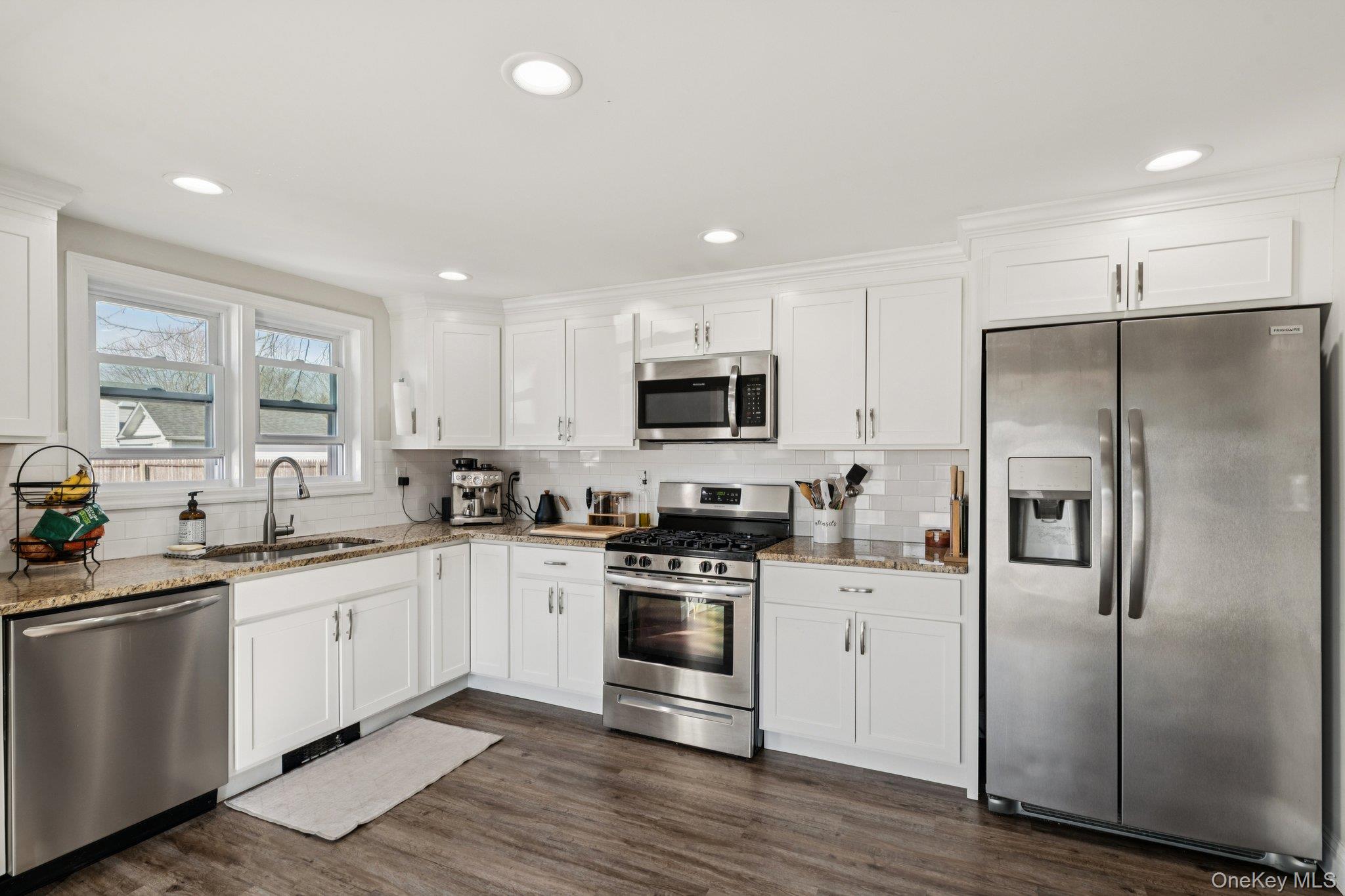 #13 photo, 72 Waverly Avenue, सफ़ोक काउंटी Patchogue , NY 11772