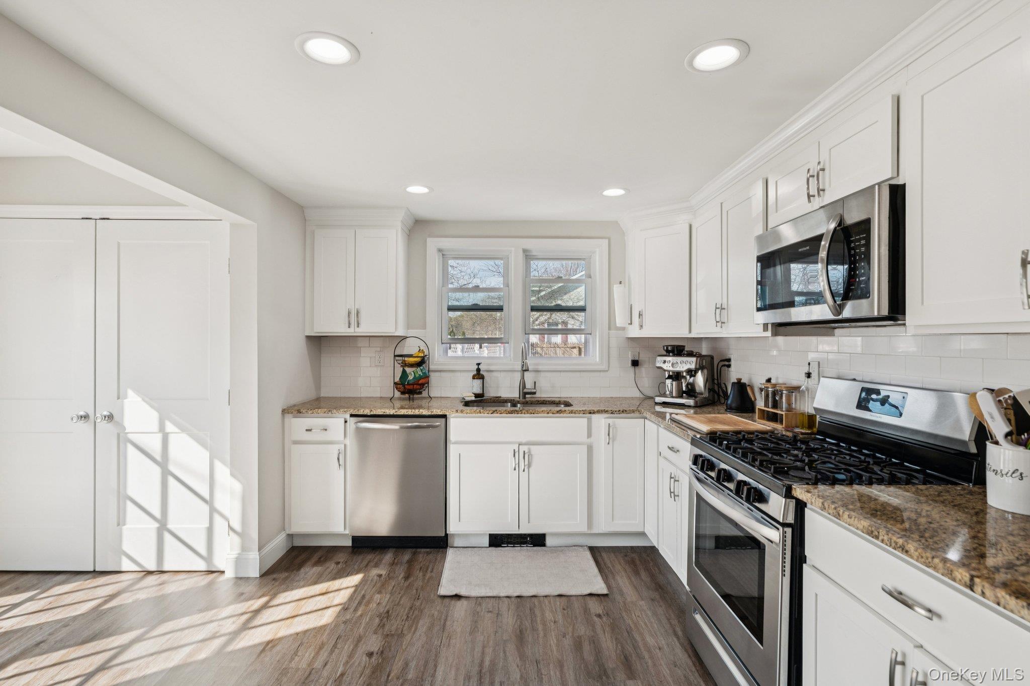 #14 photo, 72 Waverly Avenue, सफ़ोक काउंटी Patchogue , NY 11772