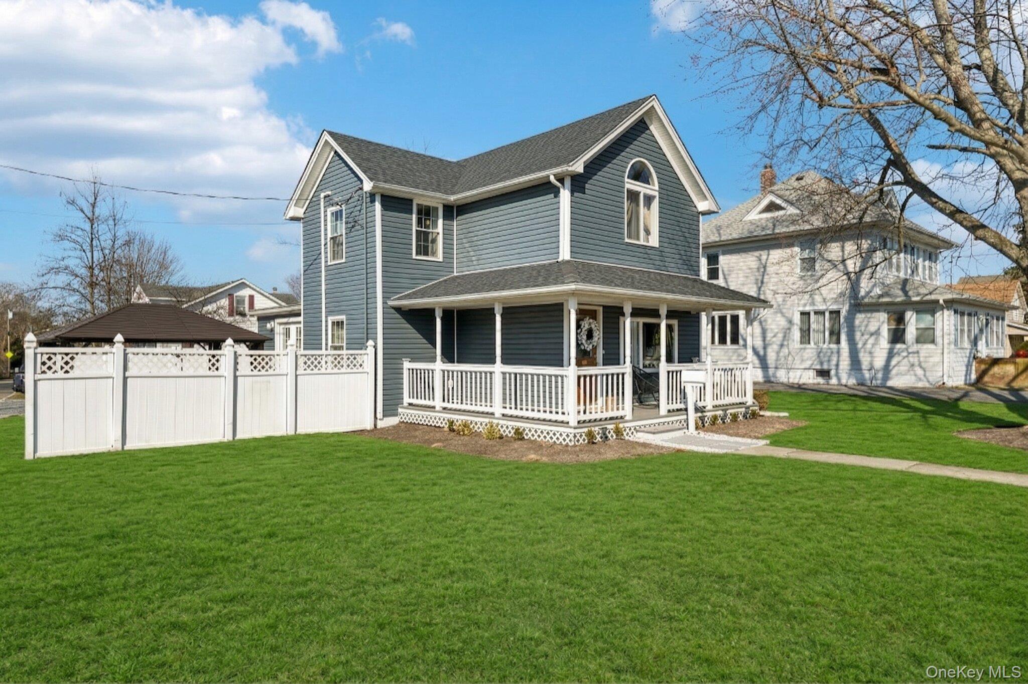 #2 photo, 72 Waverly Avenue, सफ़ोक काउंटी Patchogue , NY 11772