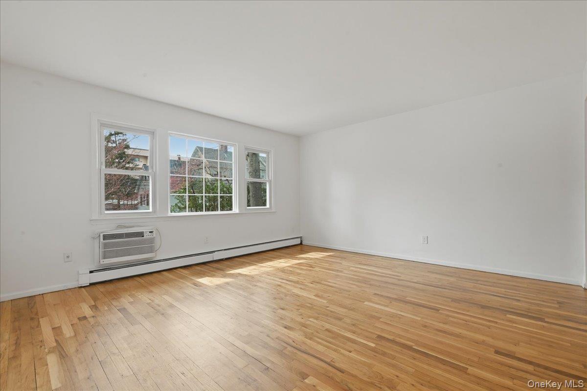 #3 photo, 7 Anchorage Road, Port Washington , NY 11050