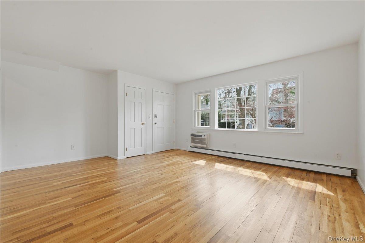 #4 photo, 7 Anchorage Road, Port Washington , NY 11050