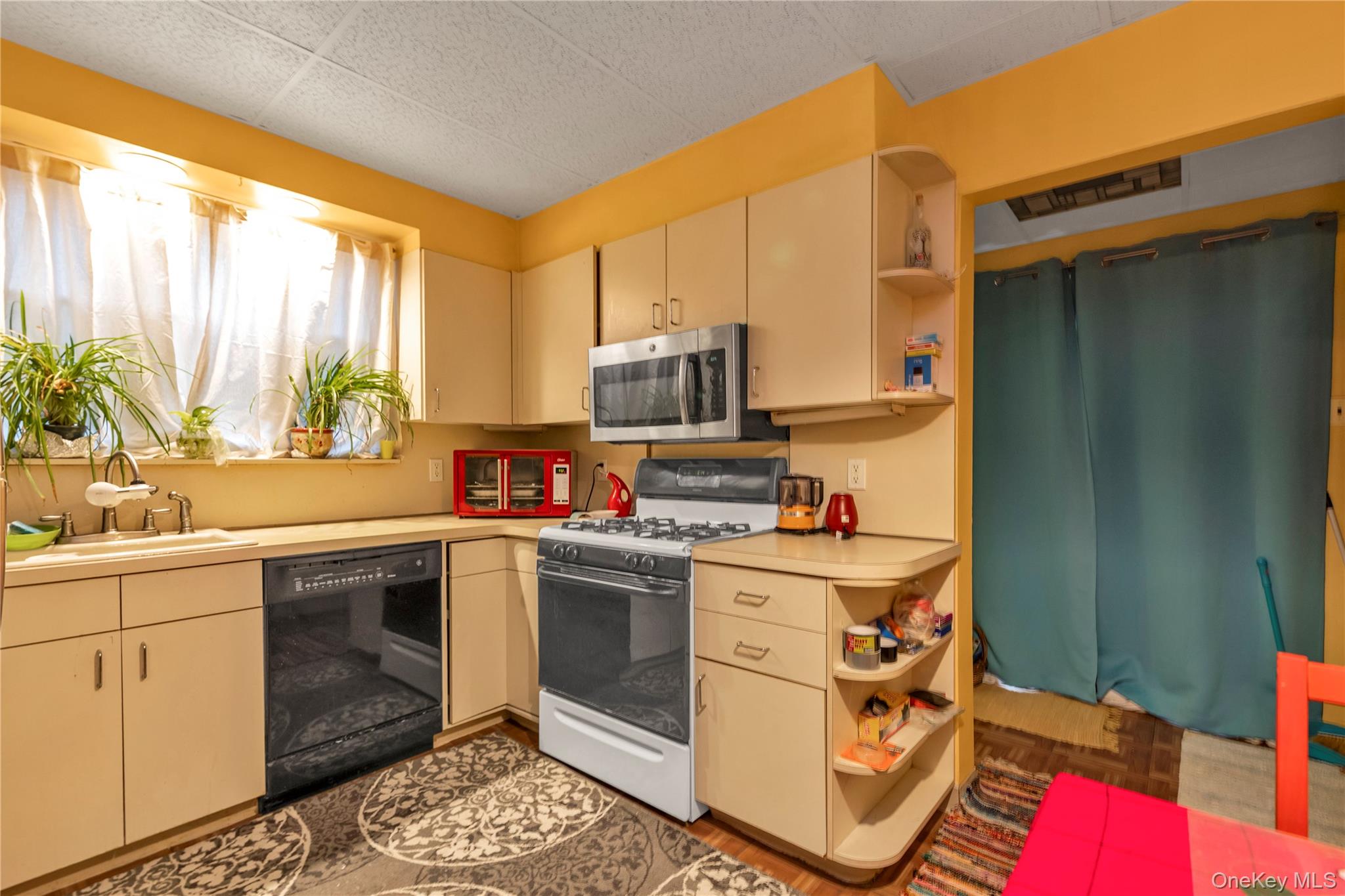 #8 photo, 69 Forest Avenue, নাসাউ কাউন্টি Valley Stream , NY 11581