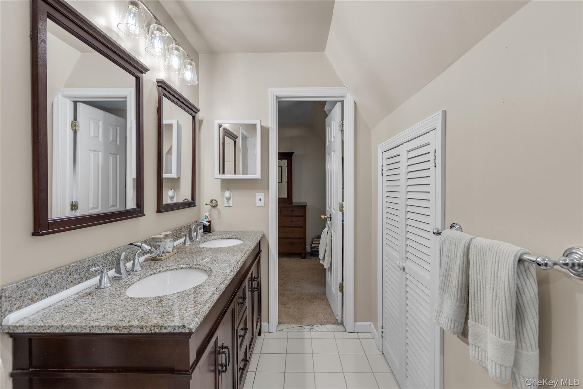 #13 photo, 72 Daly Road, সাফোক কাউন্টি East Northport , NY 11731