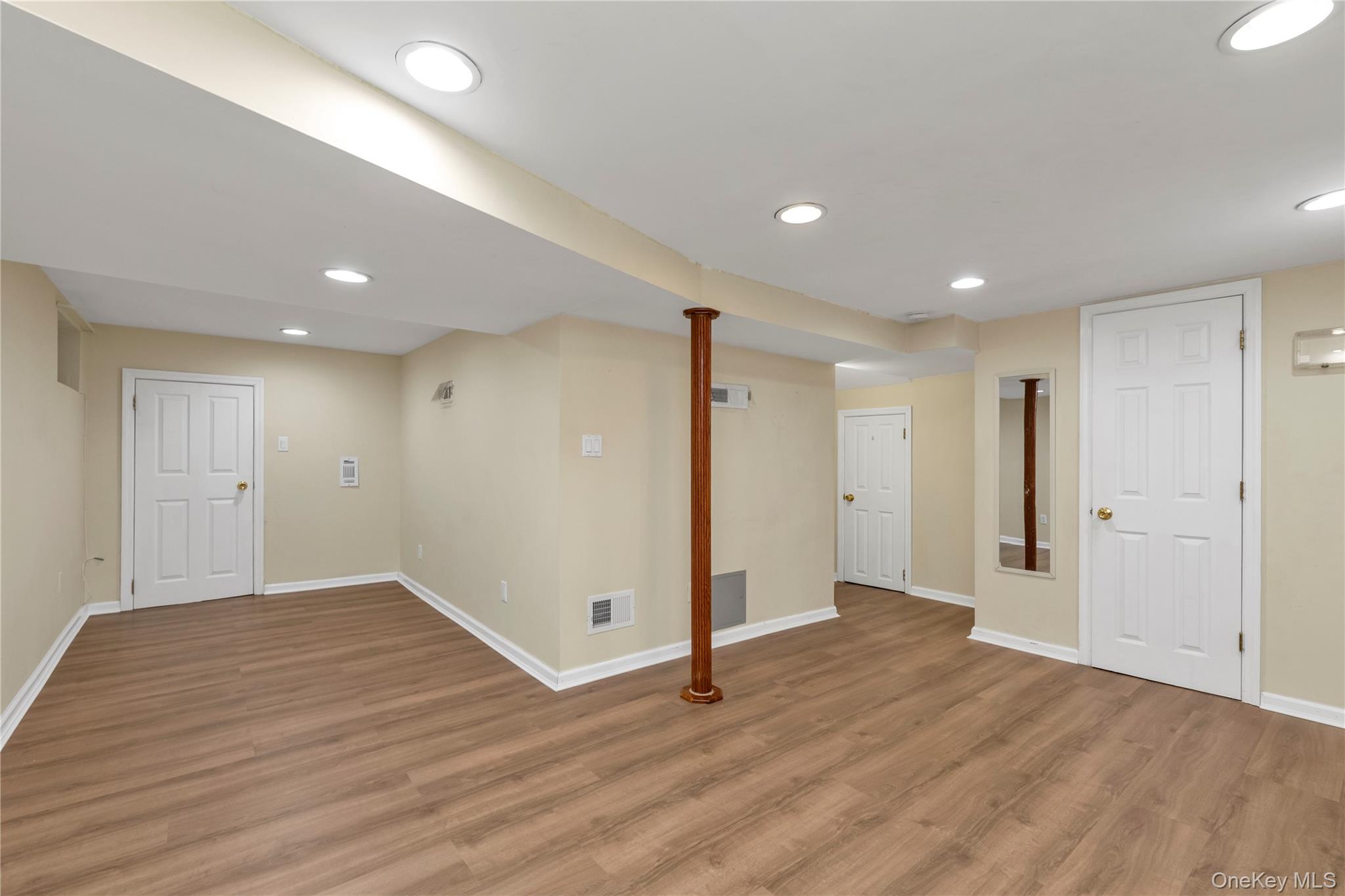 #13 photo, 92-24 219th Street, কুইন্‌স Queens Village , NY 11428