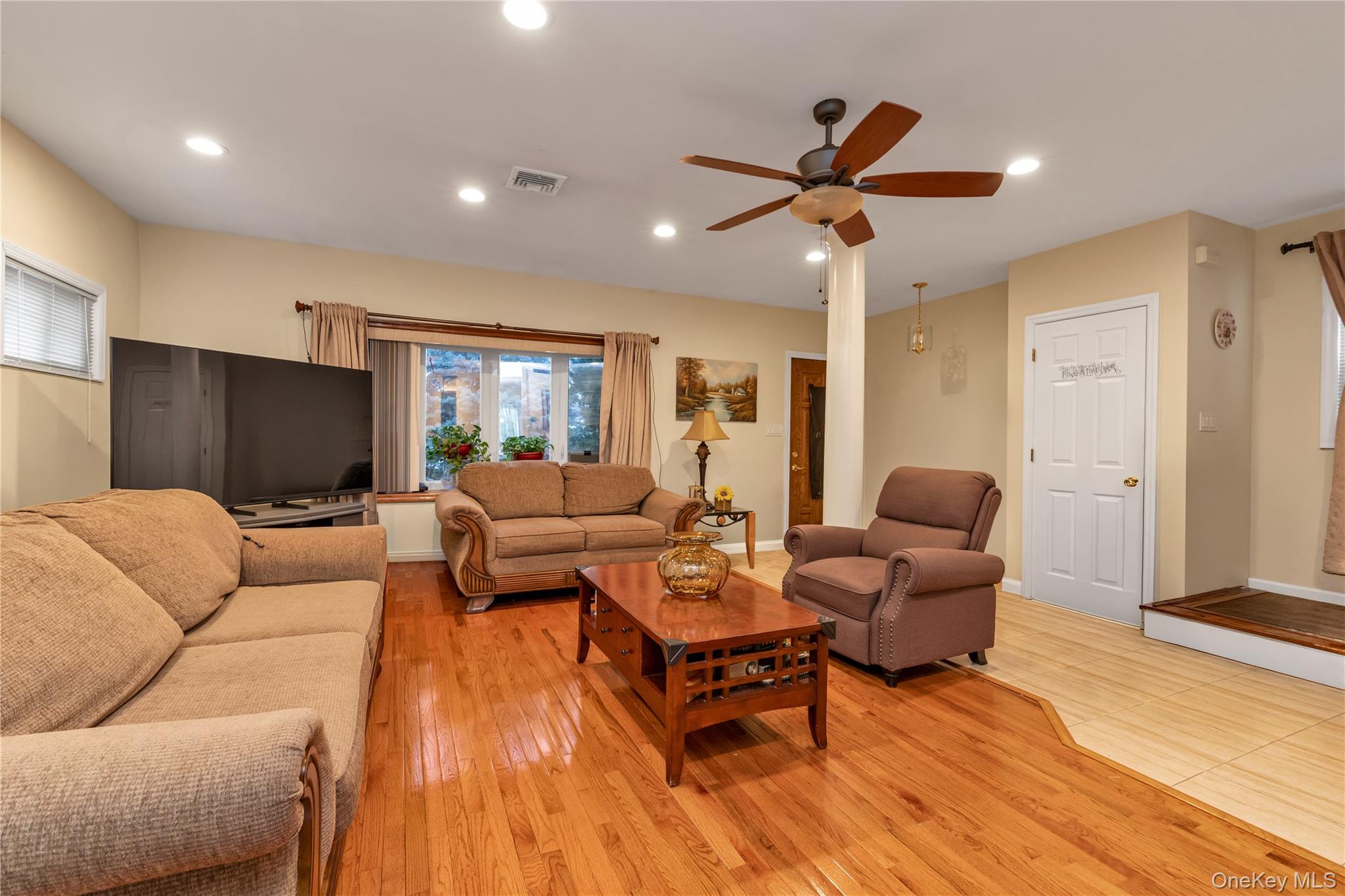 #3 photo, 92-24 219th Street, কুইন্‌স Queens Village , NY 11428