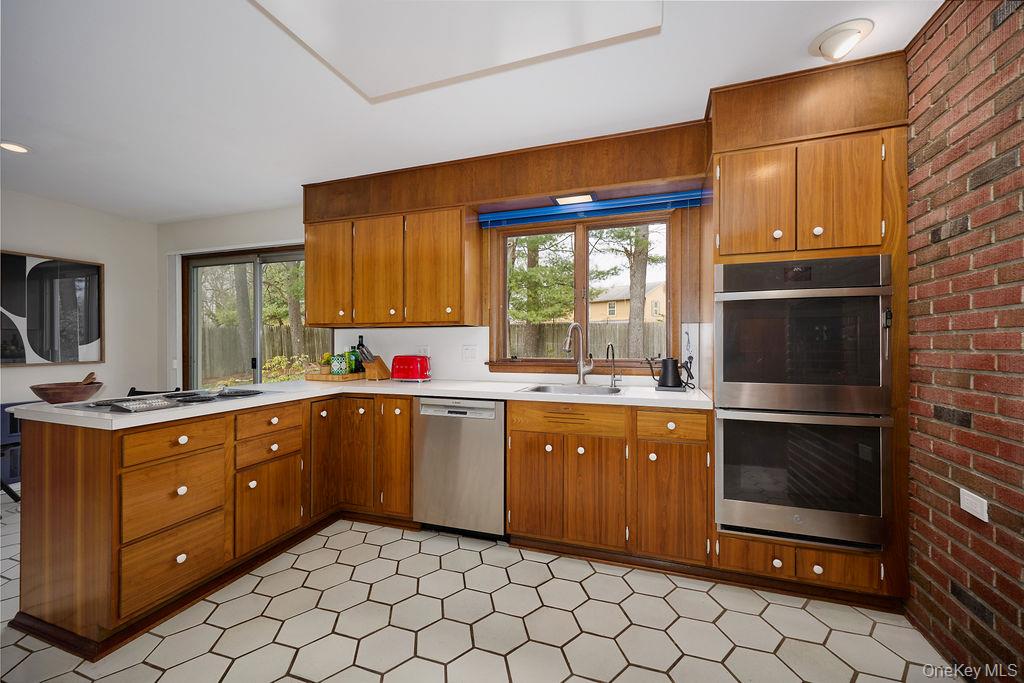 #18 photo, 42 Thornwood Drive, Poughkeepsie , NY 12603