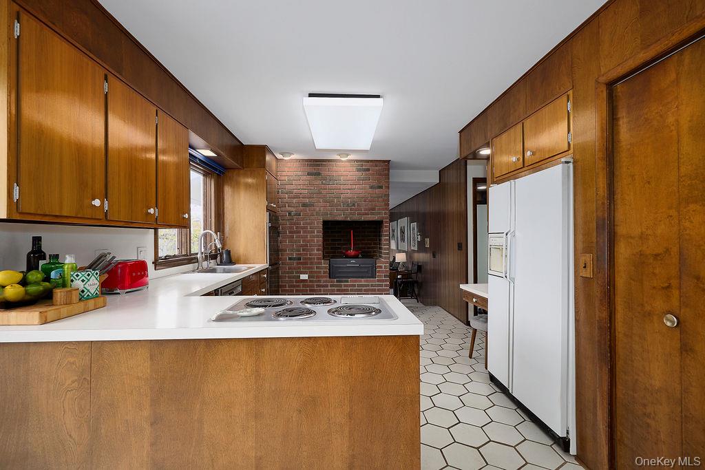 #19 photo, 42 Thornwood Drive, Poughkeepsie , NY 12603