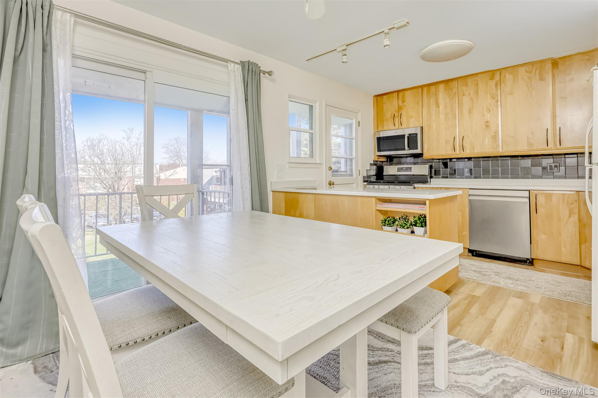 #7 photo, 104 Bon Aire Circle, Suffern , NY 10901