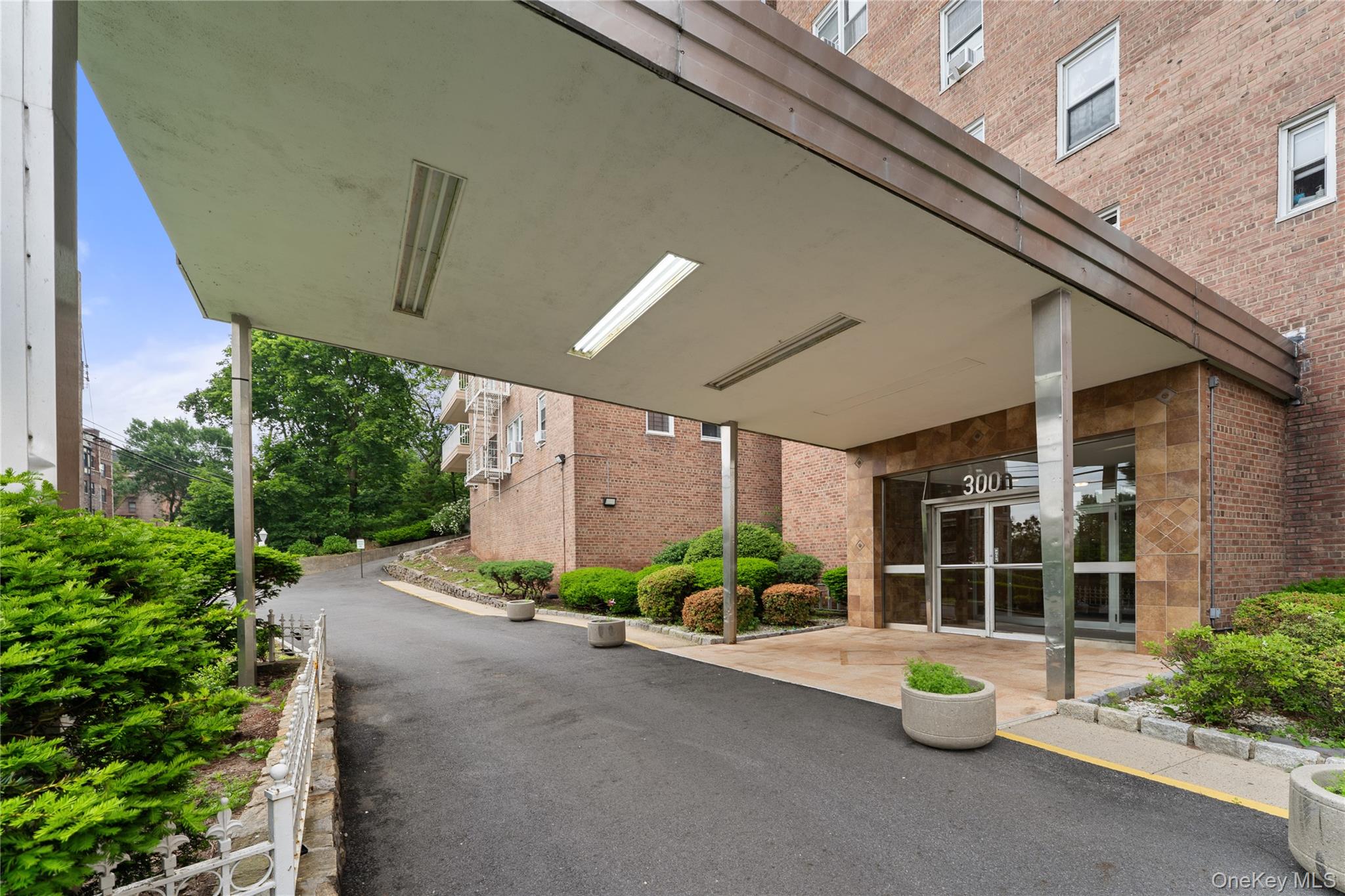 #1 photo, 300 N Broadway, Yonkers , NY 10710