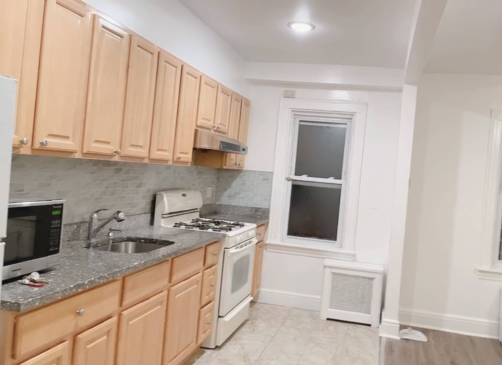 #11 photo, 1707 E 34th Street, הברונקס Marine Park , NY 11234