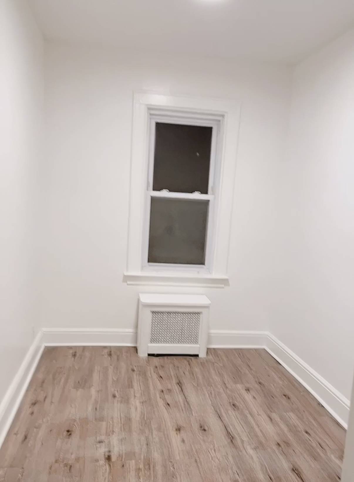 #12 photo, 1707 E 34th Street, הברונקס Marine Park , NY 11234