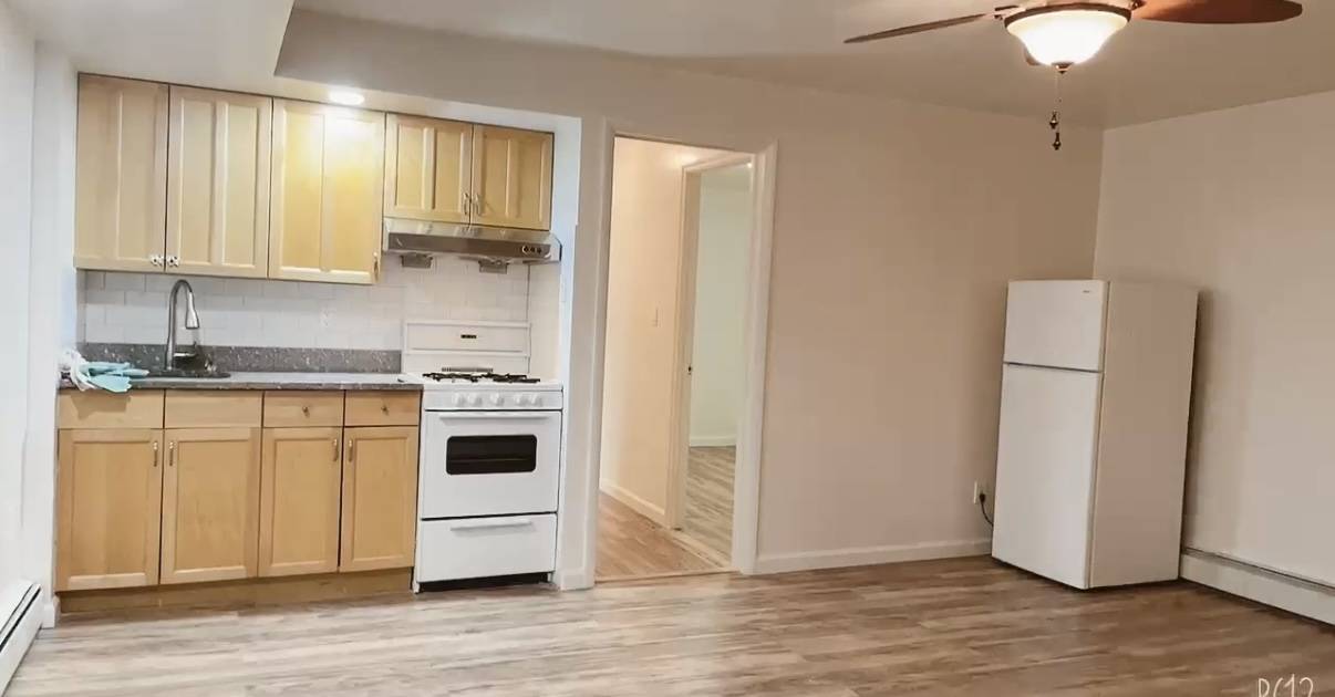 #17 photo, 1707 E 34th Street, הברונקס Marine Park , NY 11234