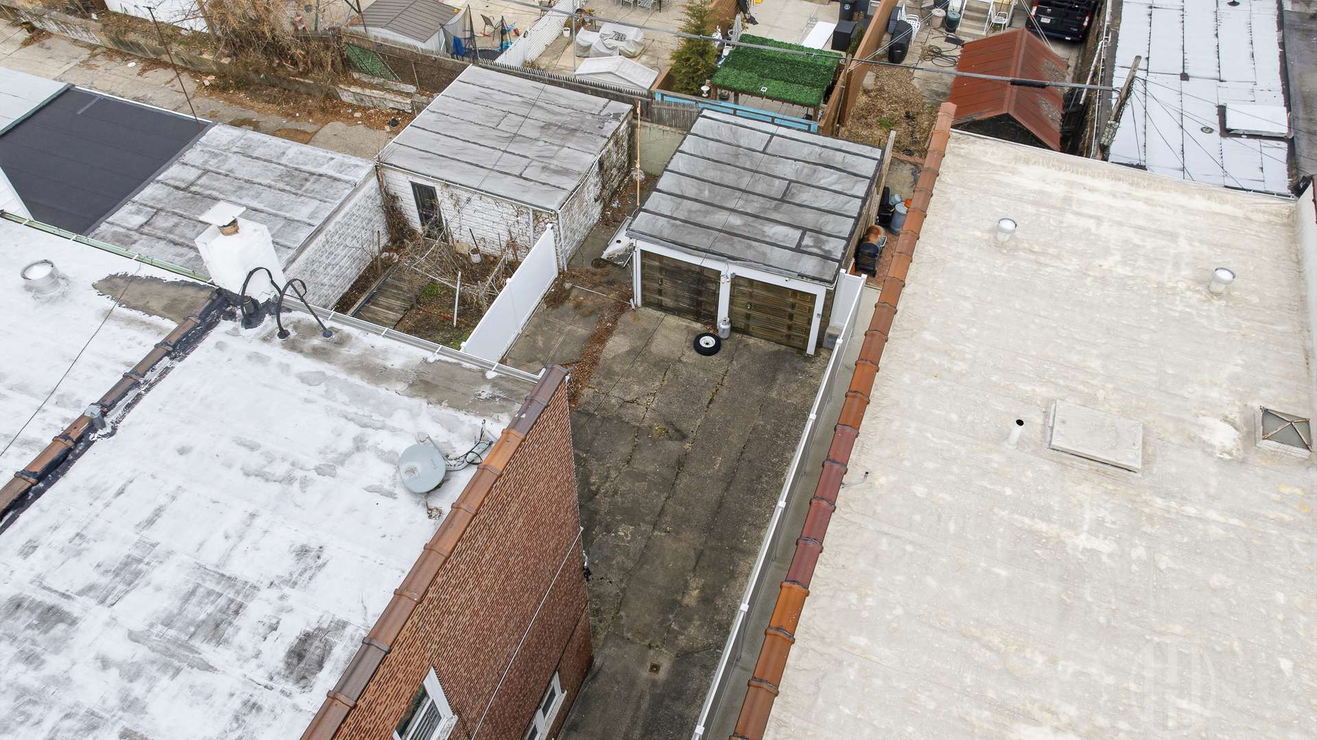 #20 photo, 1707 E 34th Street, הברונקס Marine Park , NY 11234