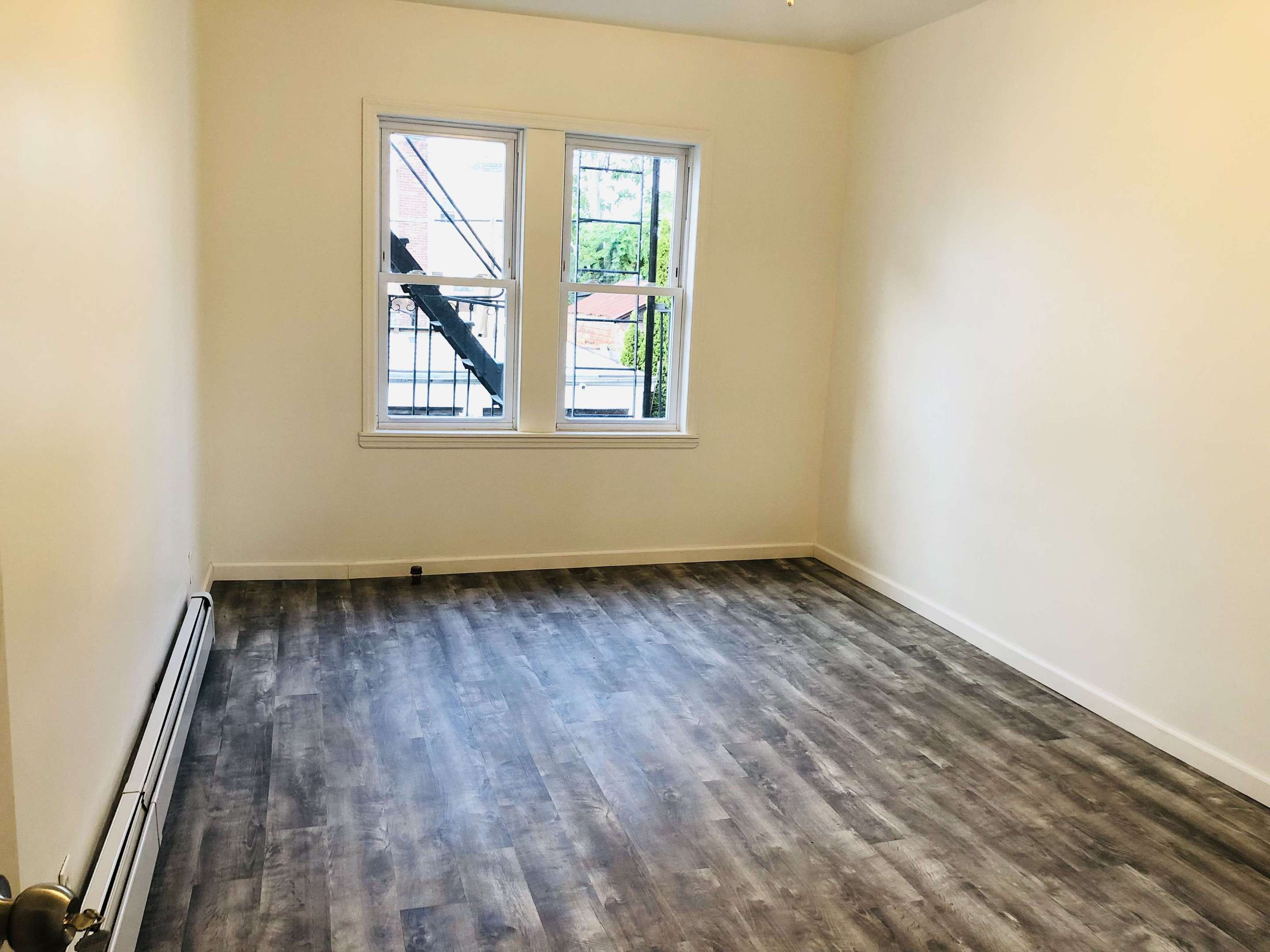 #7 photo, 1707 E 34th Street, הברונקס Marine Park , NY 11234