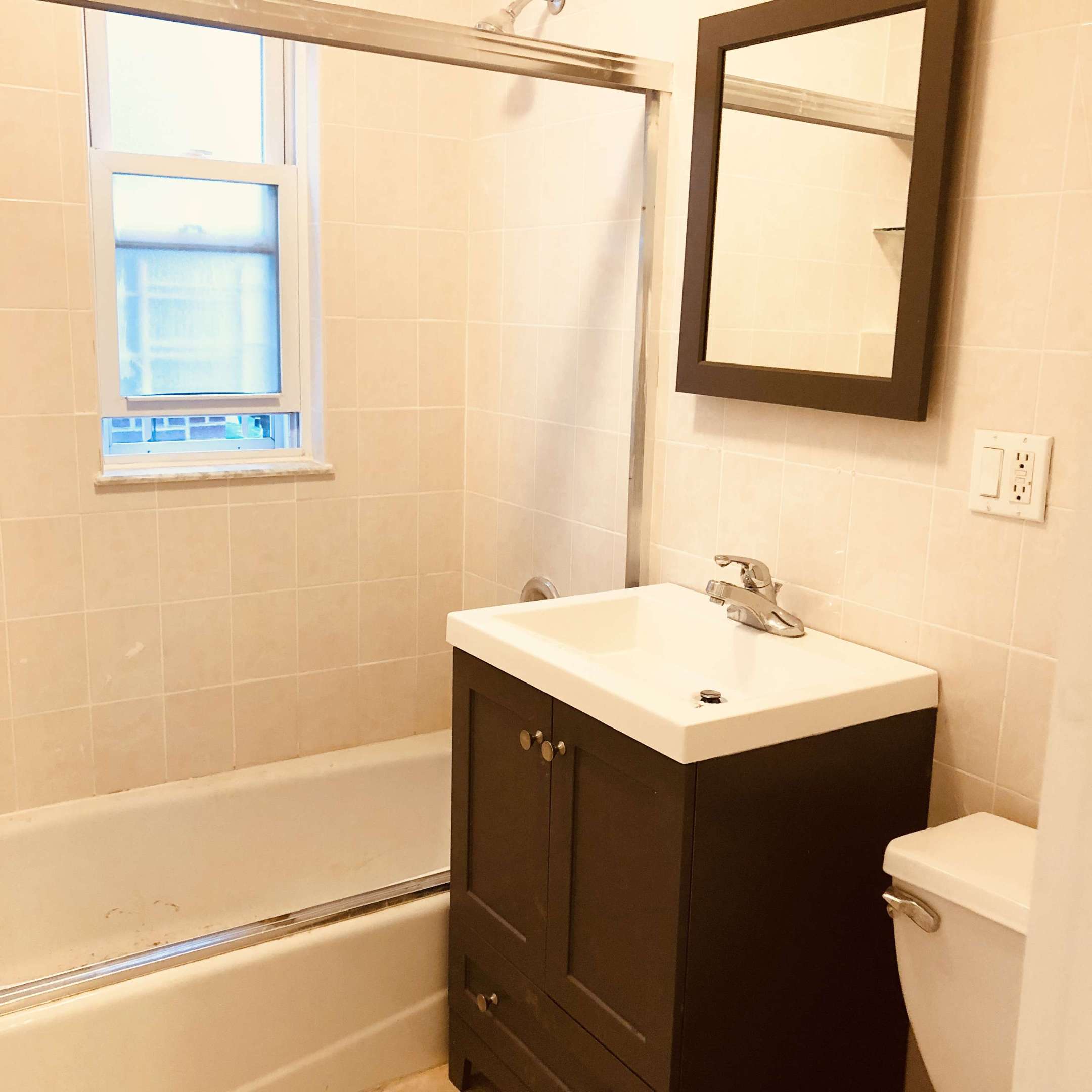 #8 photo, 1707 E 34th Street, הברונקס Marine Park , NY 11234