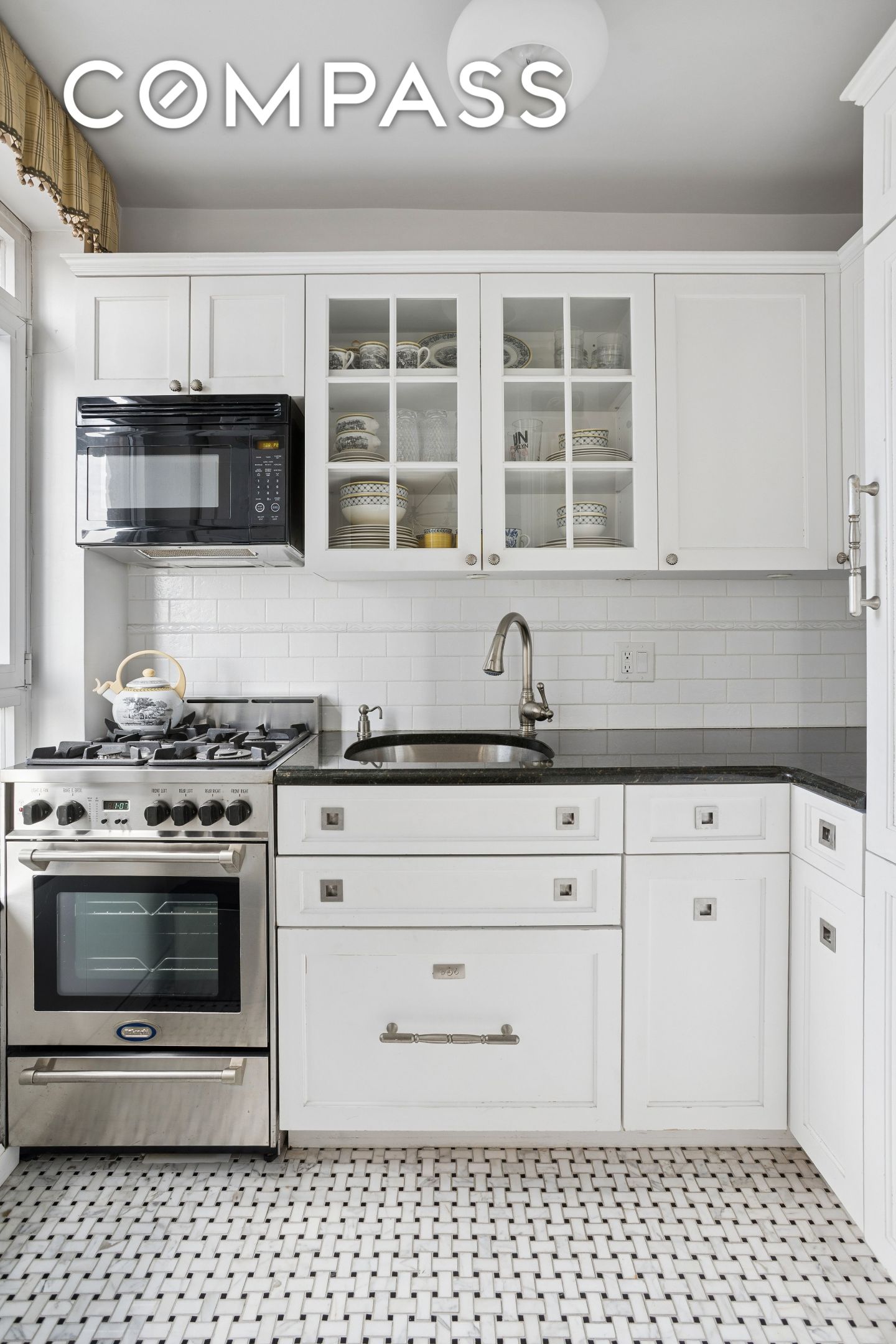 #3 photo, 2 Beekman Place, मैनहटन Midtown East , NY 10022