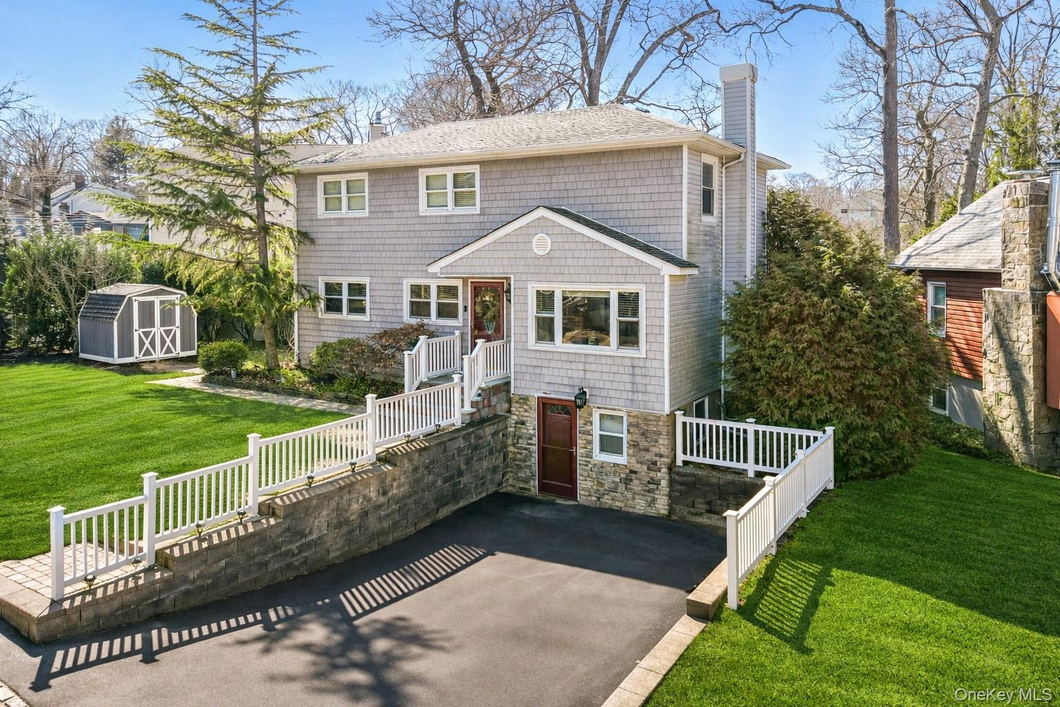 #3 photo, 306 Sound Beach Boulevard, מחוז סאפוק Sound Beach , NY 11789