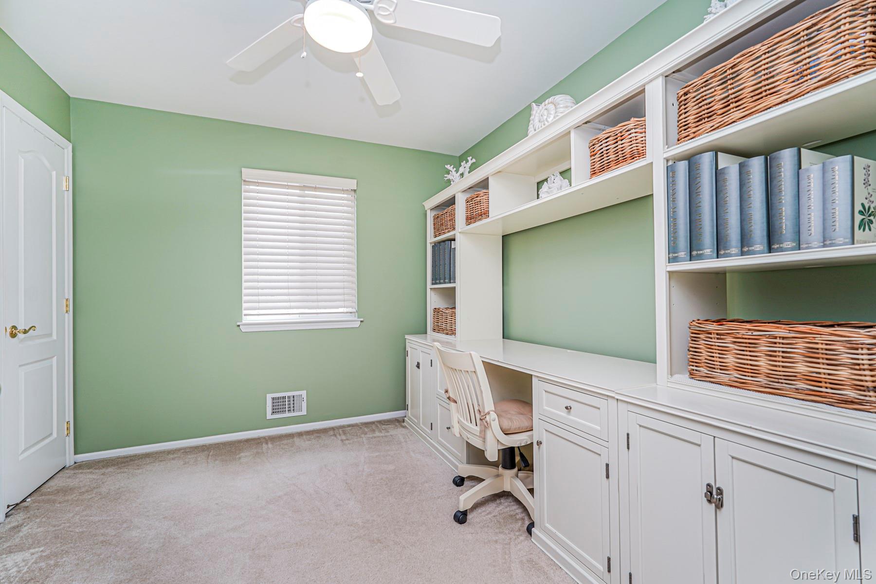 #17 photo, 10 Dunhill Lane, Staten Island , NY 10309