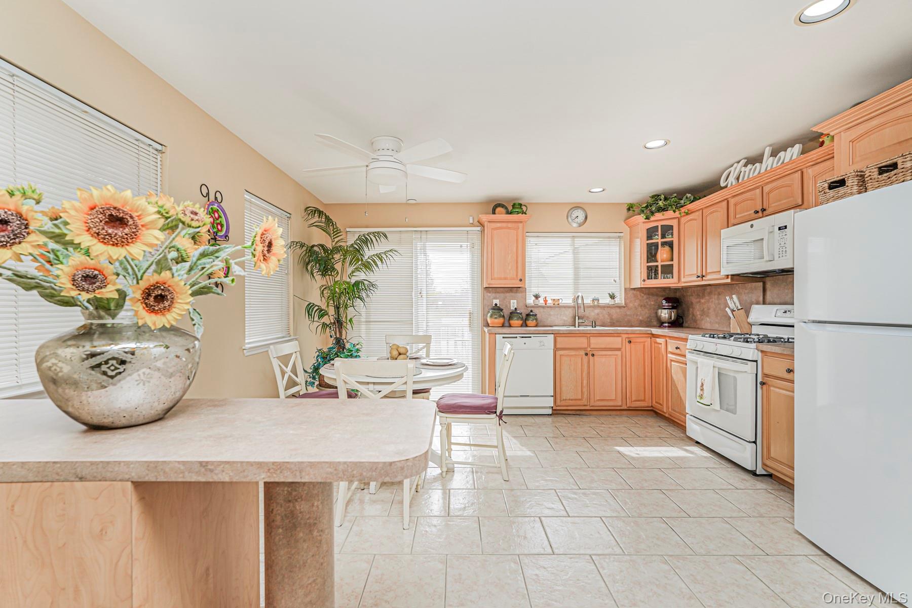 #6 photo, 10 Dunhill Lane, Staten Island , NY 10309