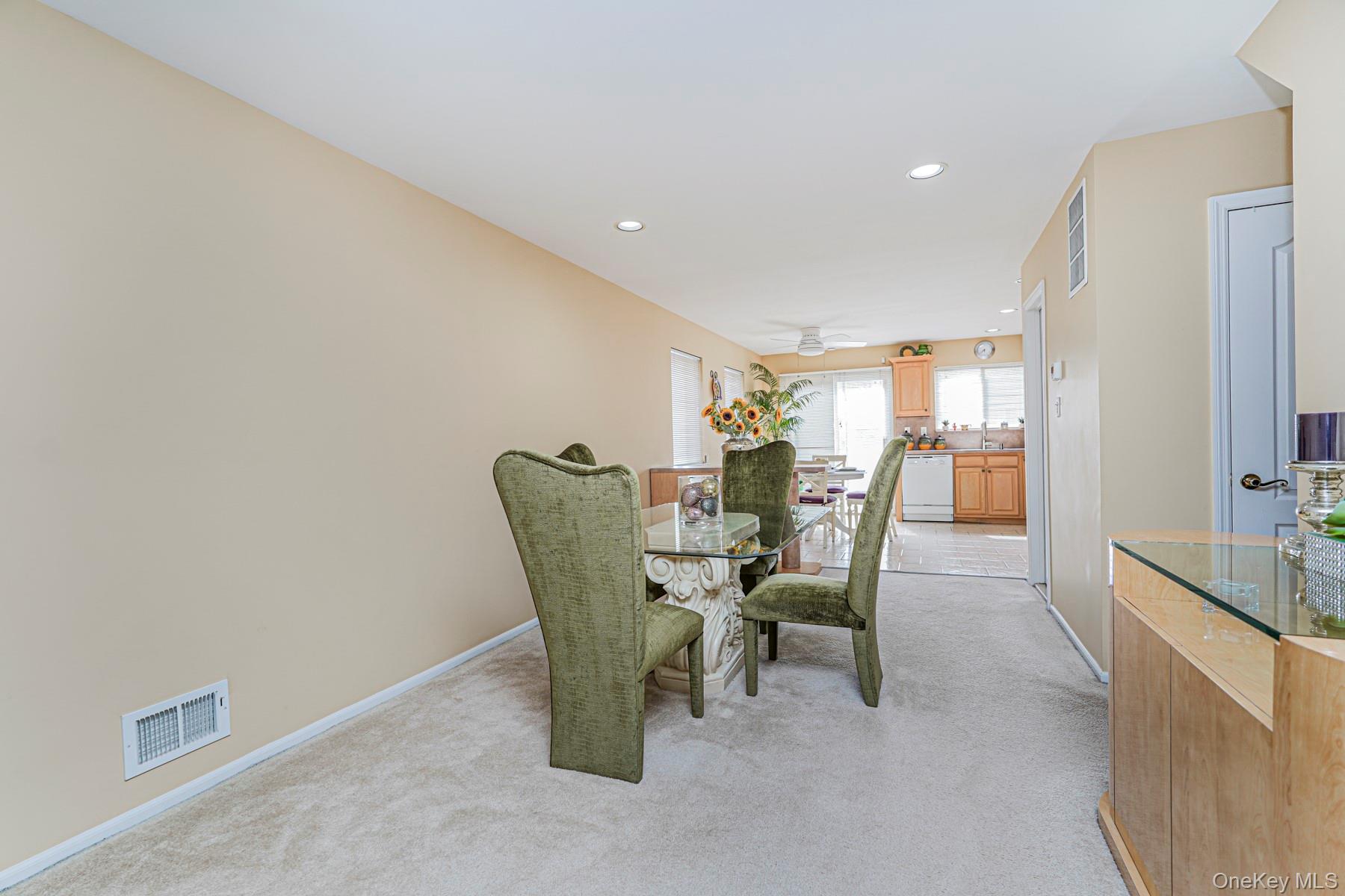 #9 photo, 10 Dunhill Lane, Staten Island , NY 10309