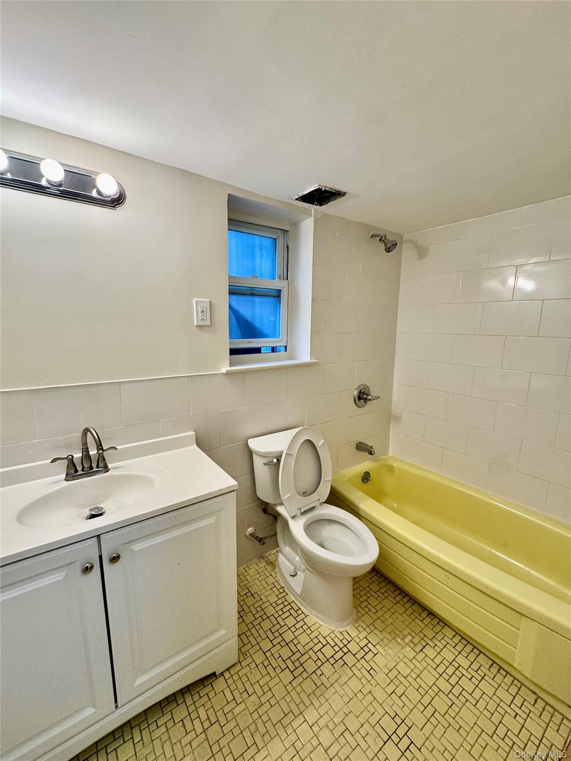 #5 photo, 668 Van Siclen Avenue, Brooklyn , NY 11207