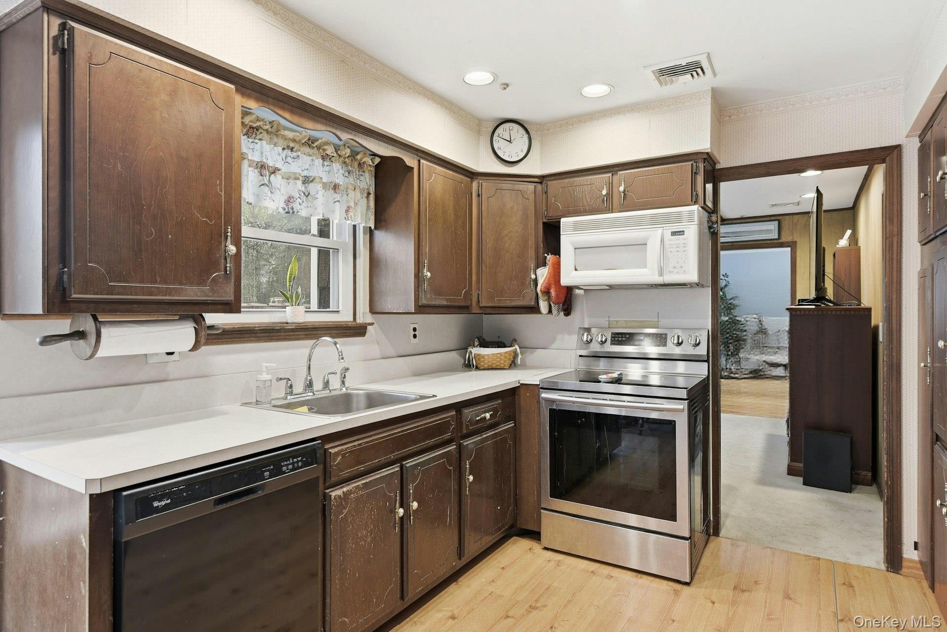 #13 photo, 35 East Neck Road, সাফোক কাউন্টি Huntington , NY 11743